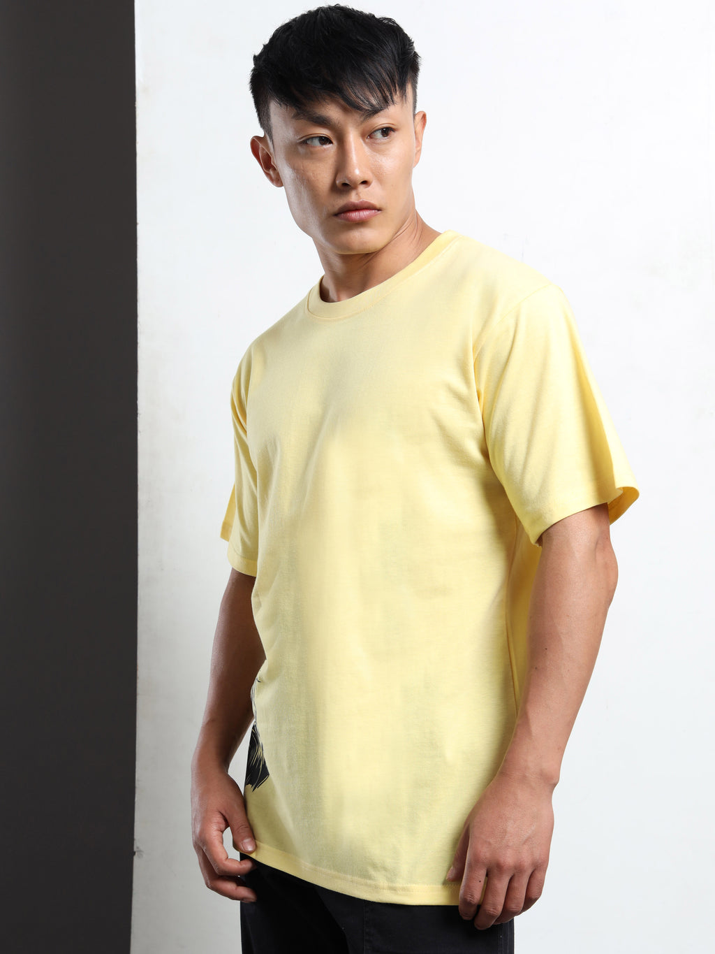 Men's Light Yellow The Predator Tiger Graphic T-Shirt