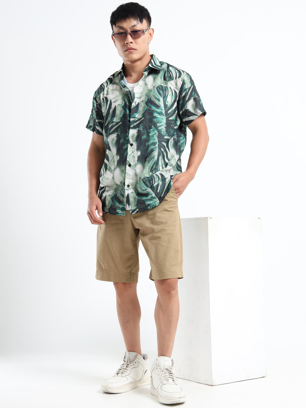 Men's Slim Fit Green Tropical Leaf Printed Casual Shirt