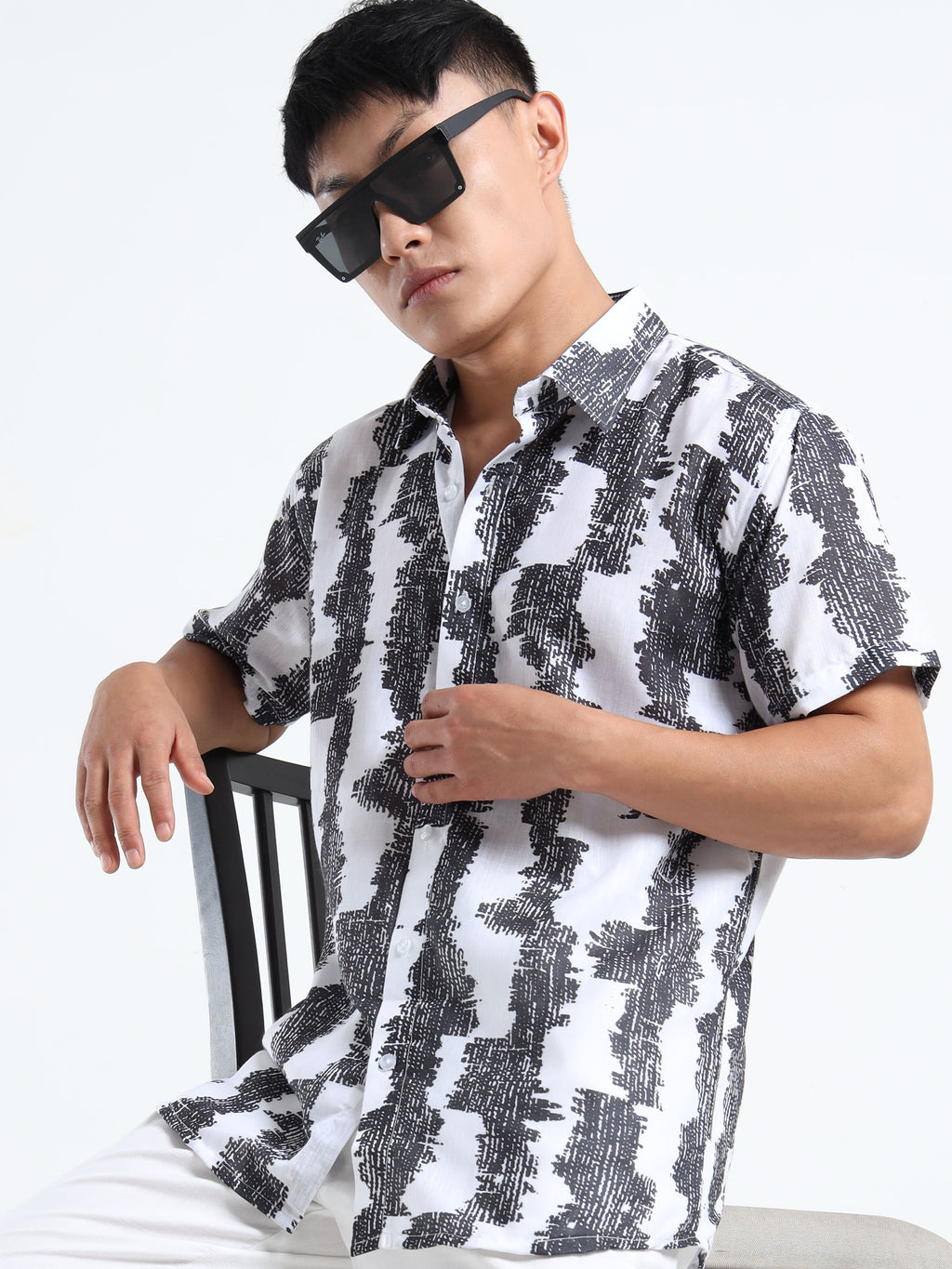 Men's Slim Fit White Black Textured Printed Casual Shirt