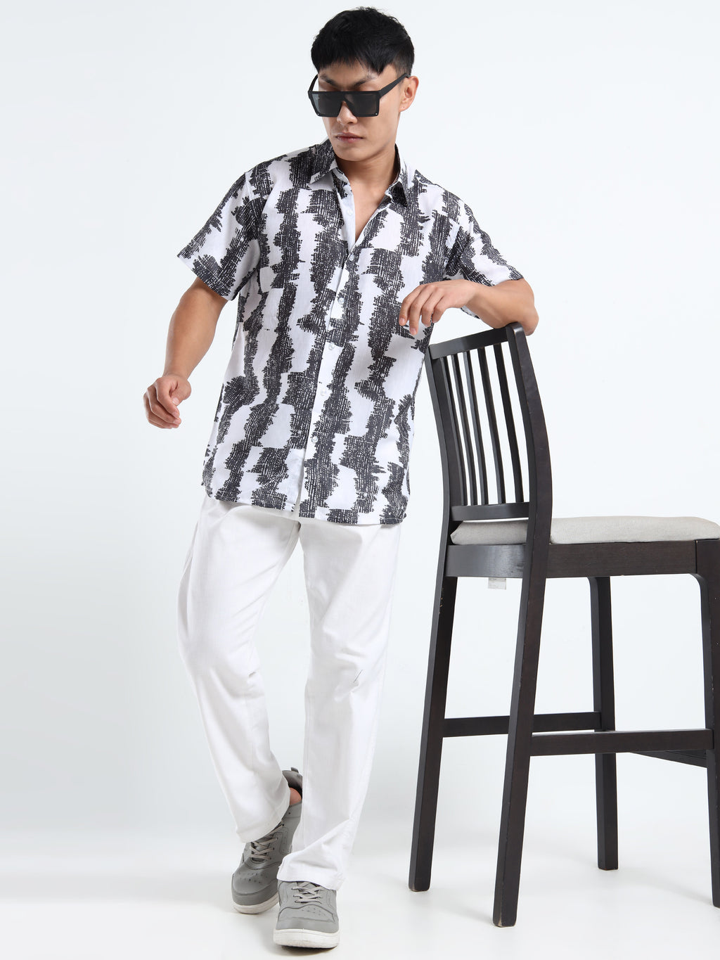 Men's Slim Fit White Black Textured Printed Casual Shirt