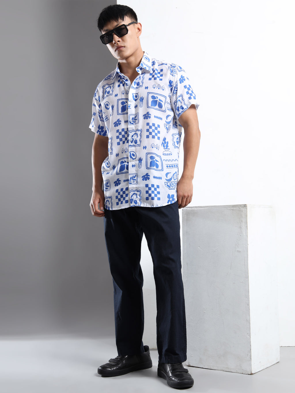 Men's Slim Fit White Blue Abstract Block Print Casual Shirt