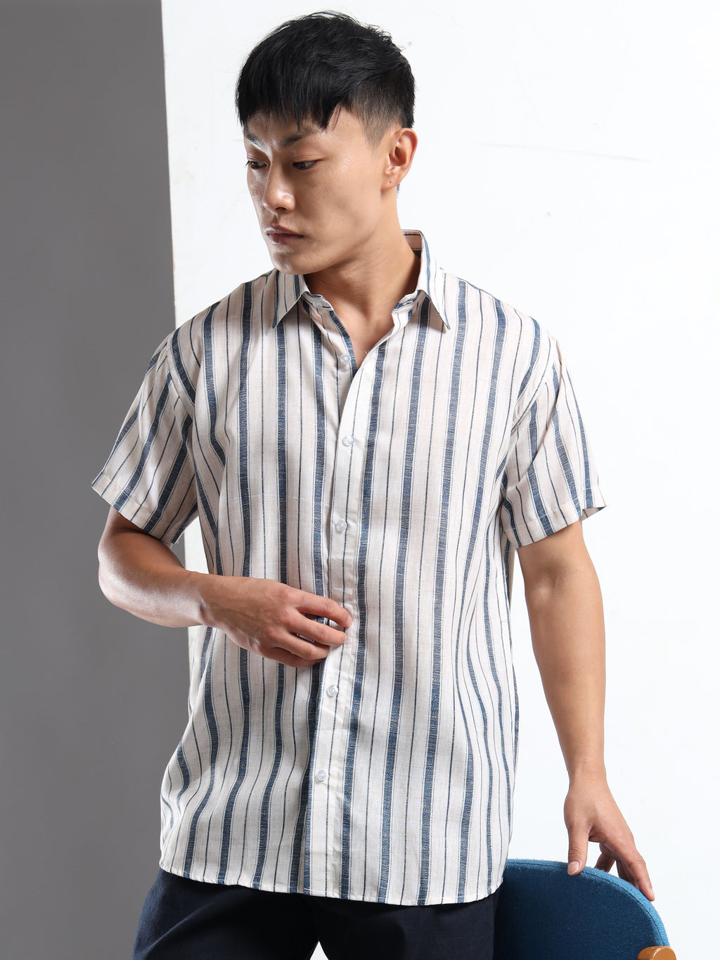 Men's White and Blue Textured Stripe Short Sleeve Shirt