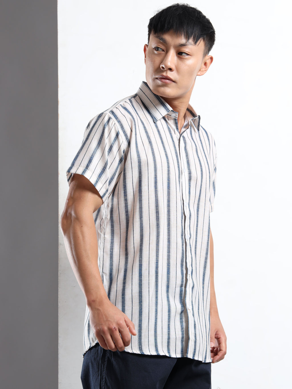 Men's White and Blue Textured Stripe Short Sleeve Shirt