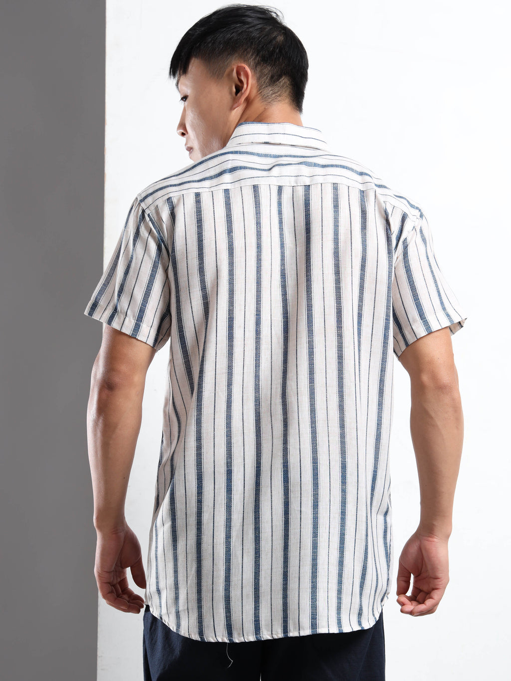 Men's White and Blue Textured Stripe Short Sleeve Shirt