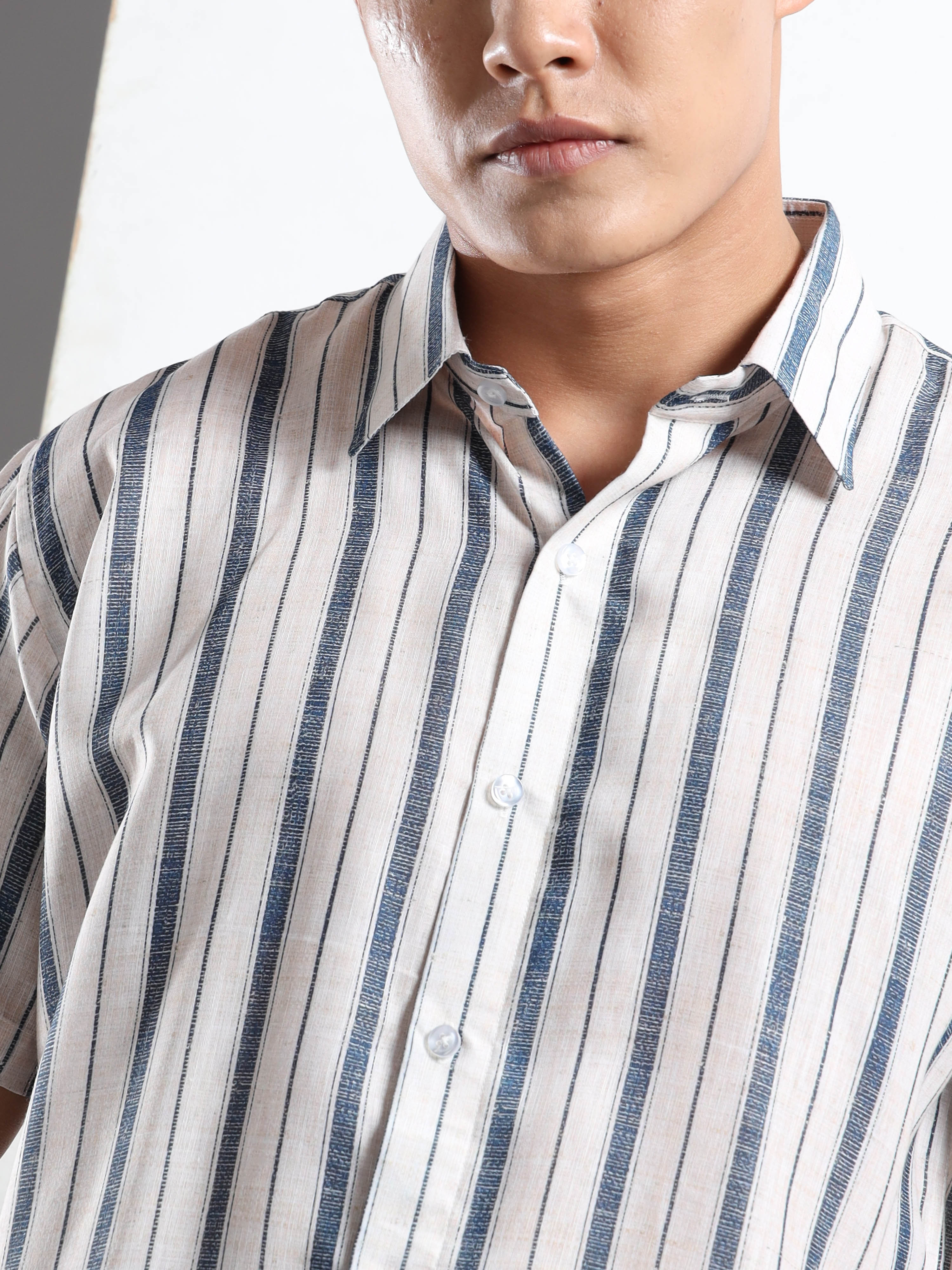 Men's White and Blue Textured Stripe Short Sleeve Shirt
