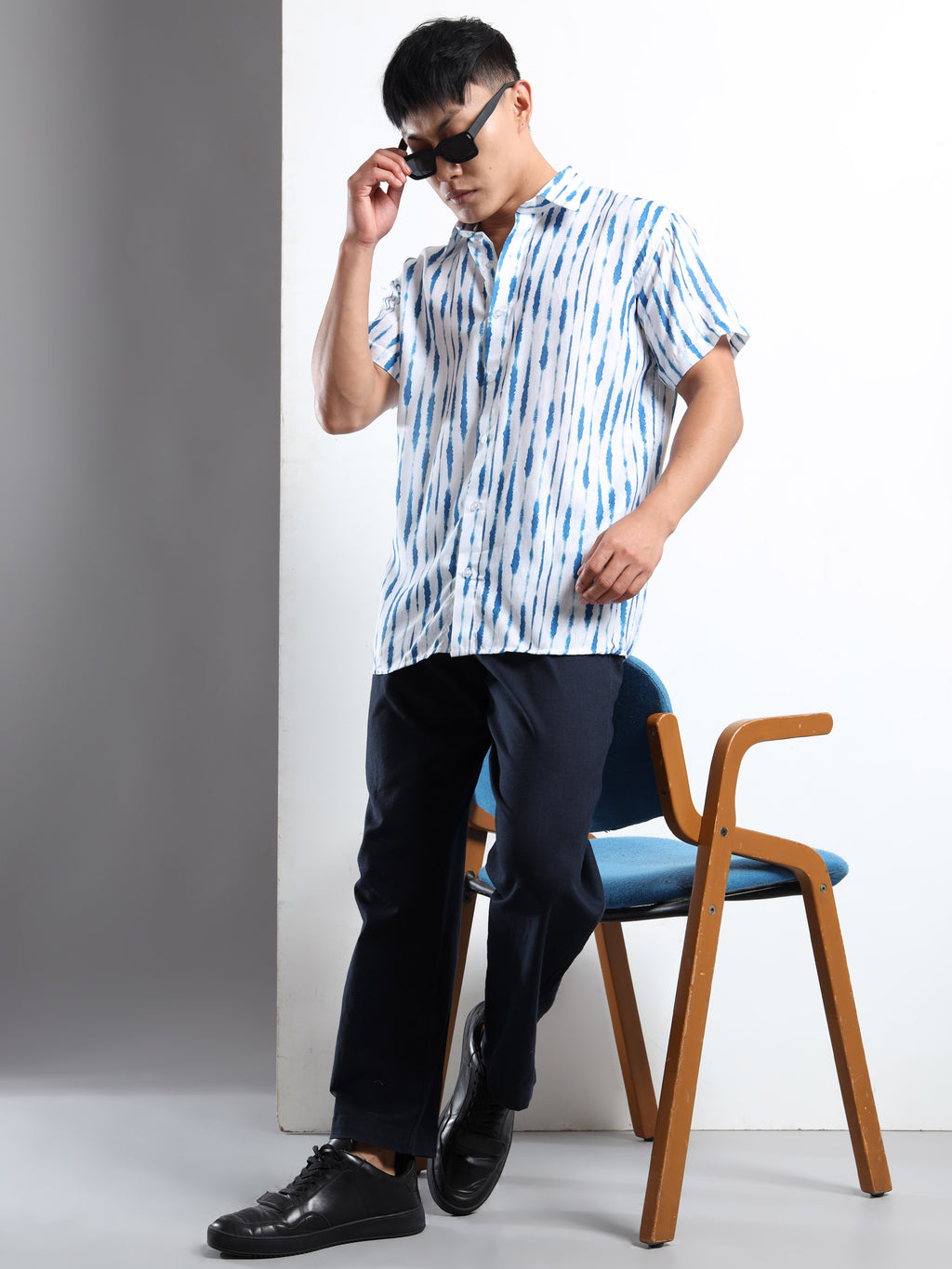 Men's White and Blue Tie-Dye Stripe Short Sleeve Shirt