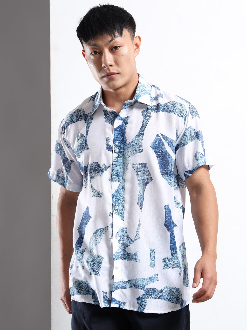 Men's Slim Fit White Blue Textured Printed Casual Shirt