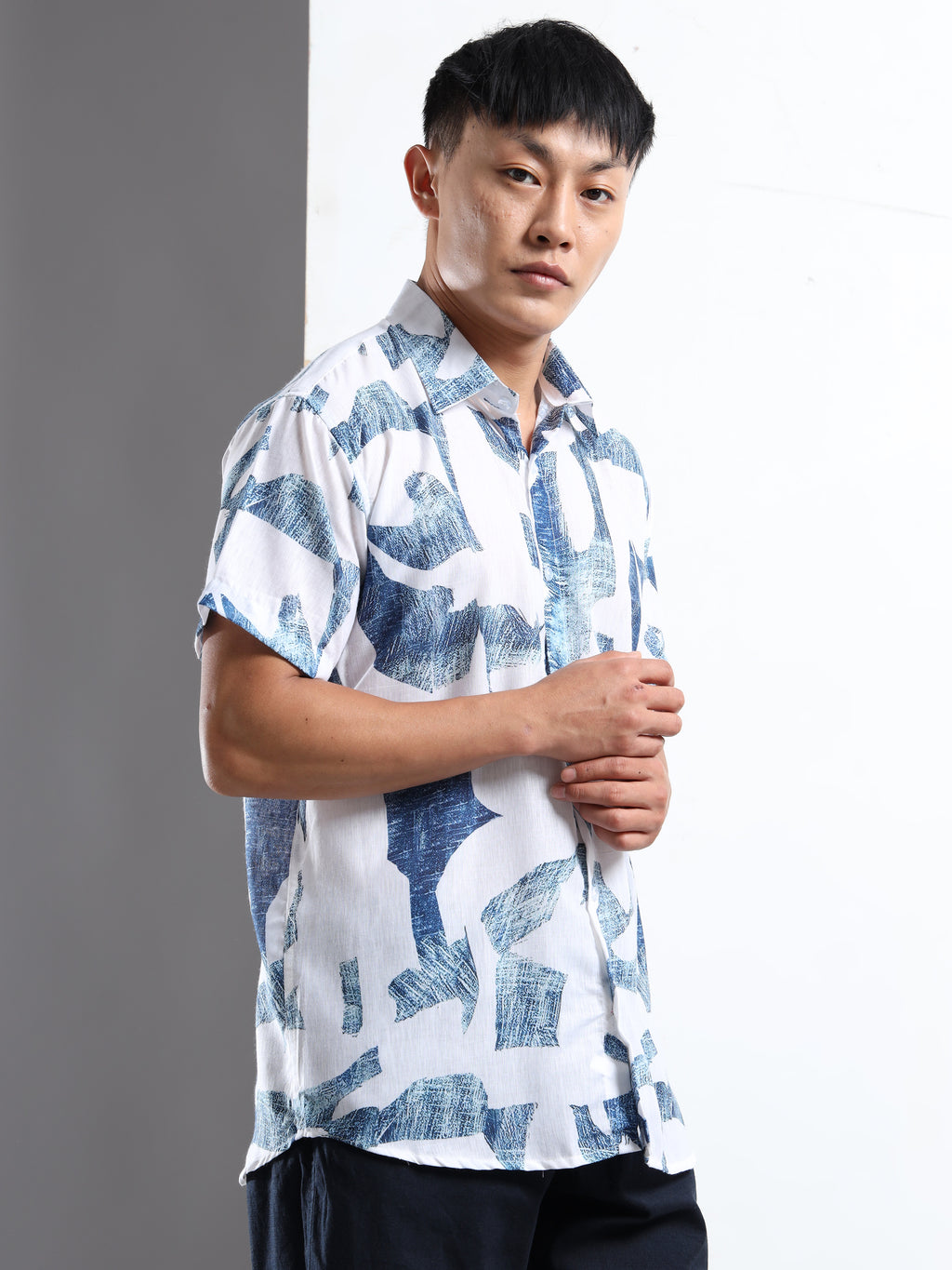 Men's Slim Fit White Blue Textured Printed Casual Shirt