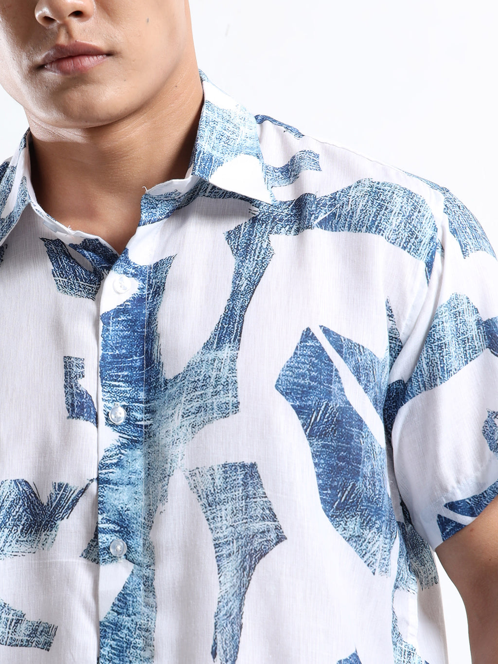 Men's Slim Fit White Blue Textured Printed Casual Shirt