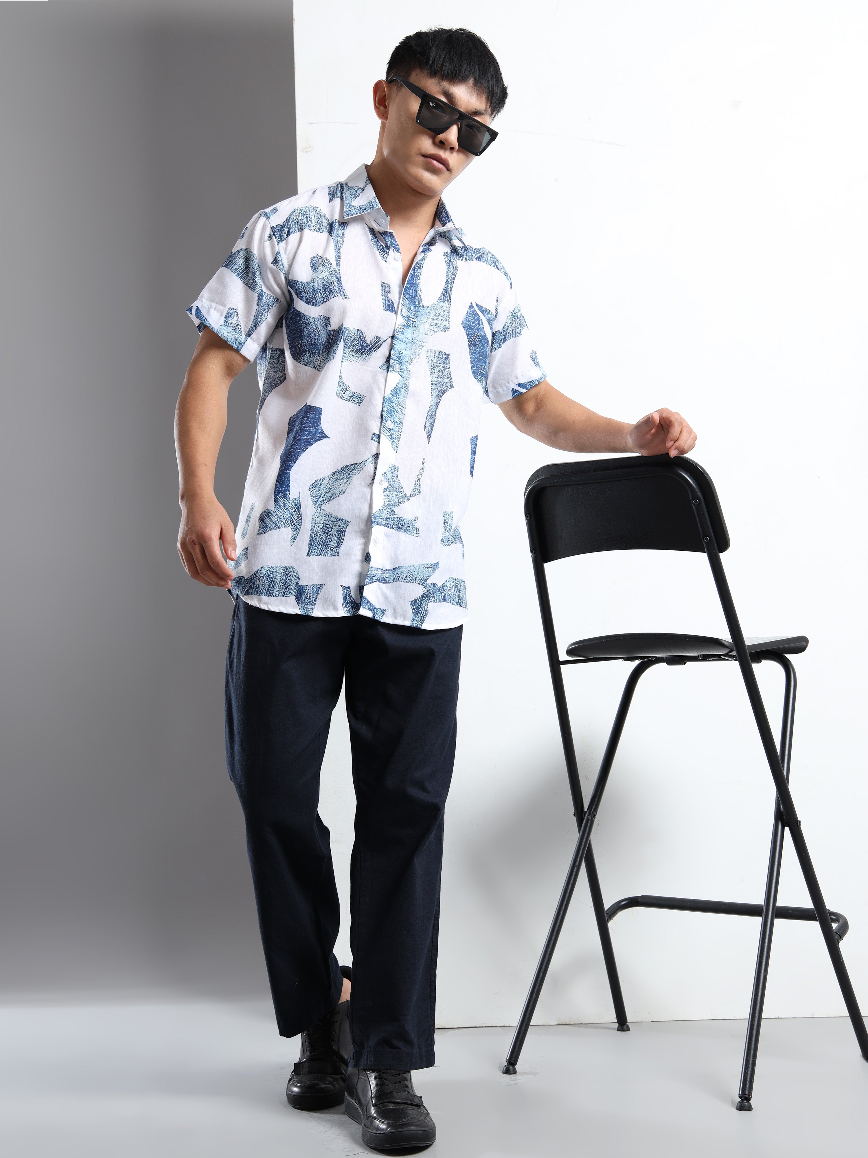 Men's Slim Fit White Blue Textured Printed Casual Shirt