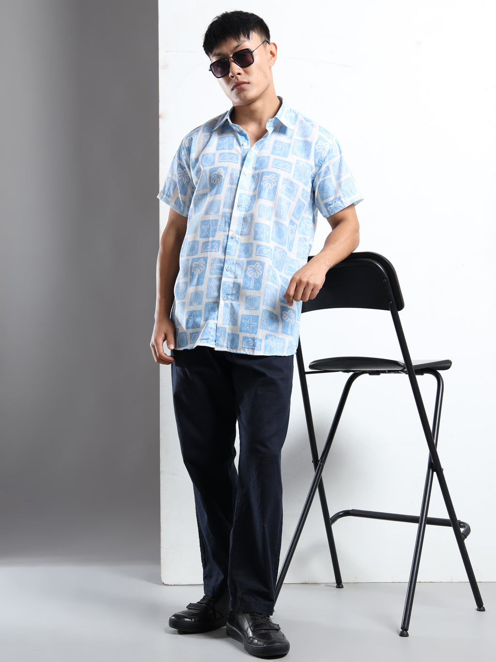 Men's Slim Fit Light Blue White Tropical Block Print Casual Shirt