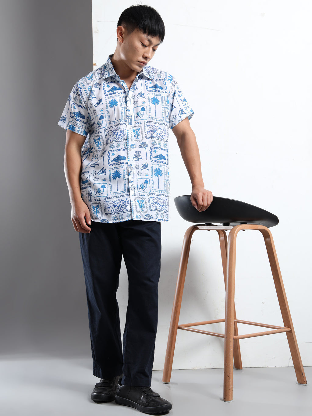 Men's Slim Fit White Blue Tropical Block Print Casual Shirt