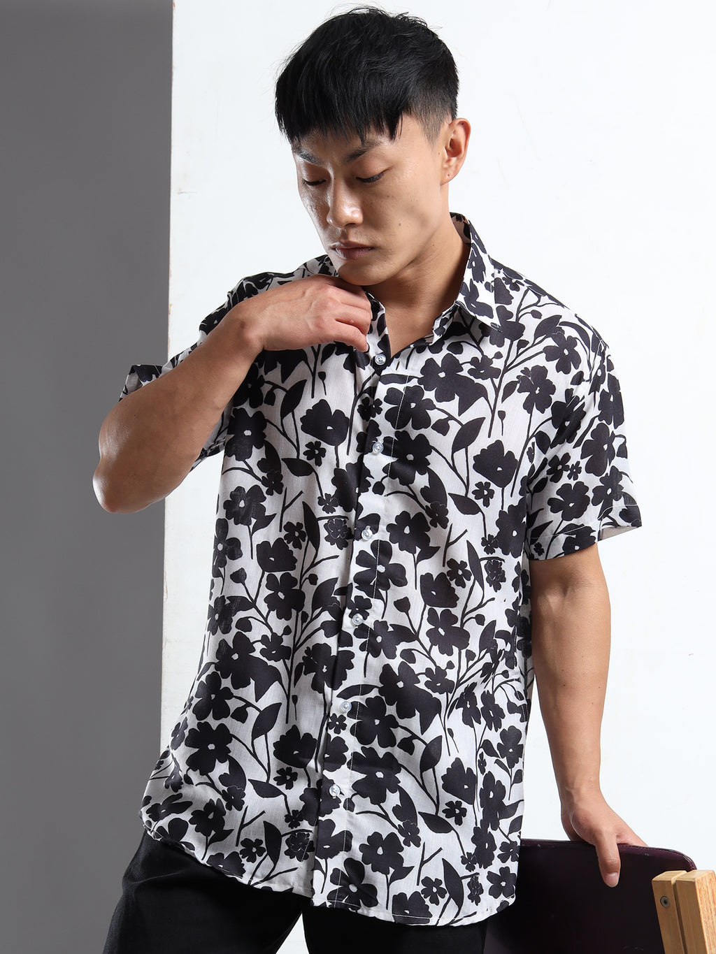 Men's Black and White Floral Short Sleeve Shirt