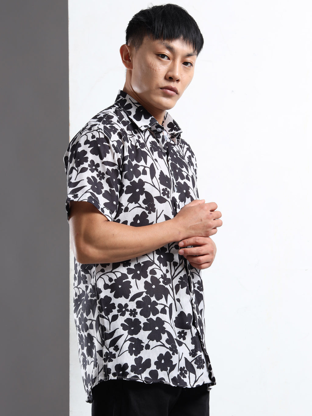Men's Black and White Floral Short Sleeve Shirt