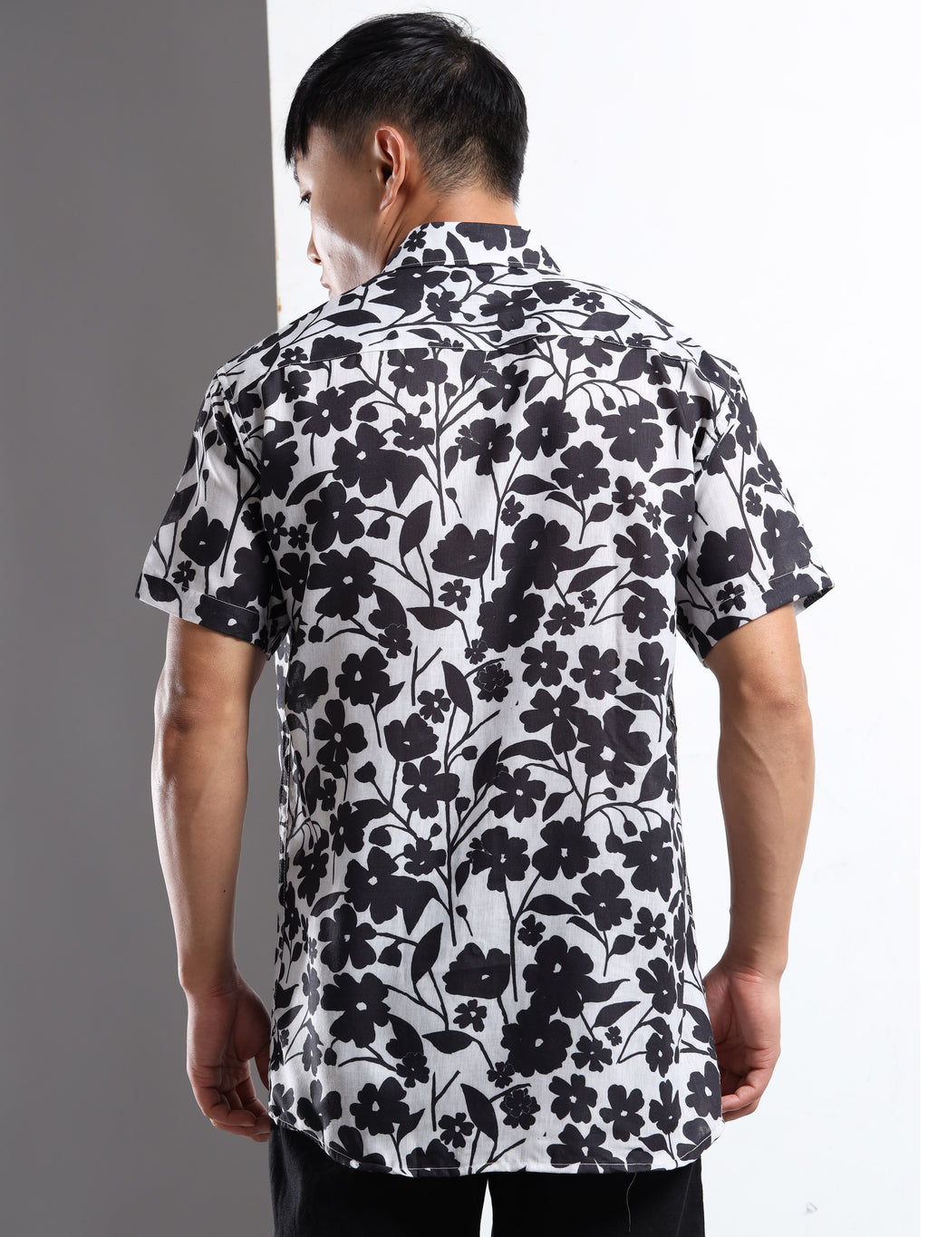 Men's Black and White Floral Short Sleeve Shirt