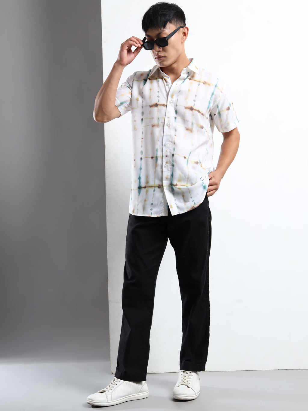 Men's Slim Fit Off-White Multi-Colour Tie-Dye Printed Casual Shirt