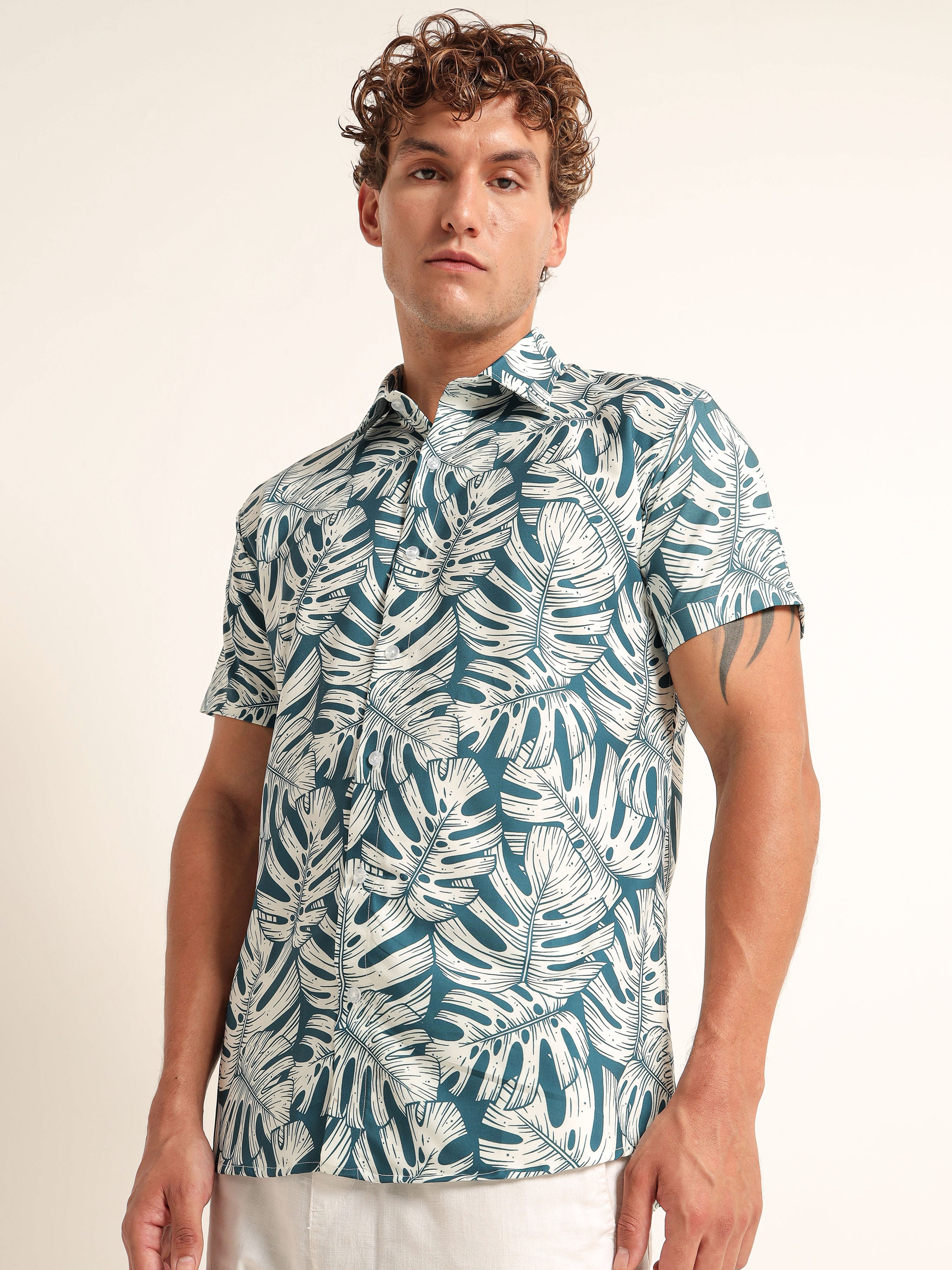 Men's Blue and White Monstera Leaf Printed Short Sleeve Shirt