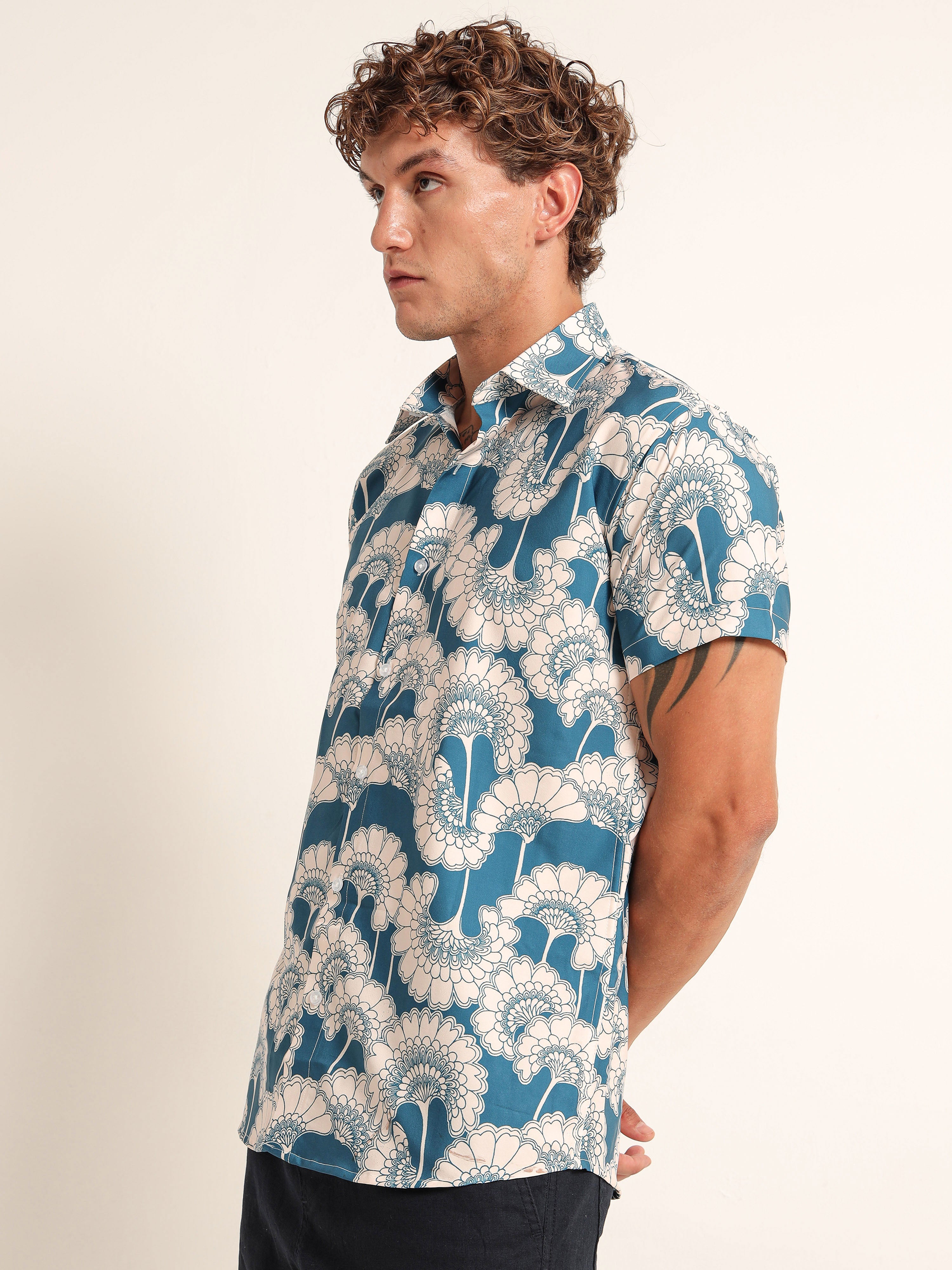 Men's Blue and Off-White Retro Floral Printed Short Sleeve Shirt