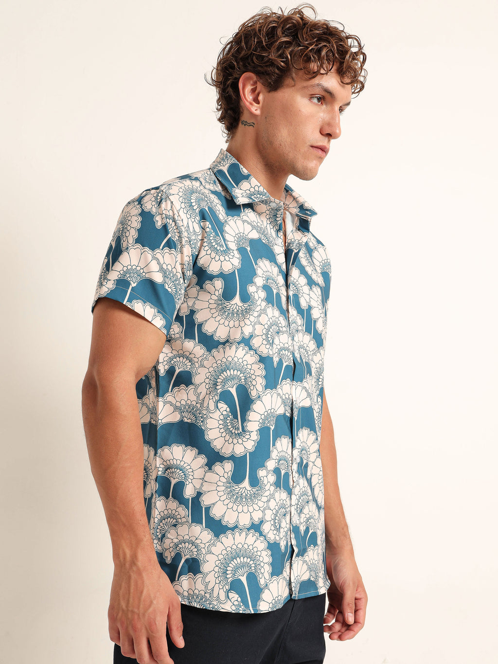 Men's Blue and Off-White Retro Floral Printed Short Sleeve Shirt
