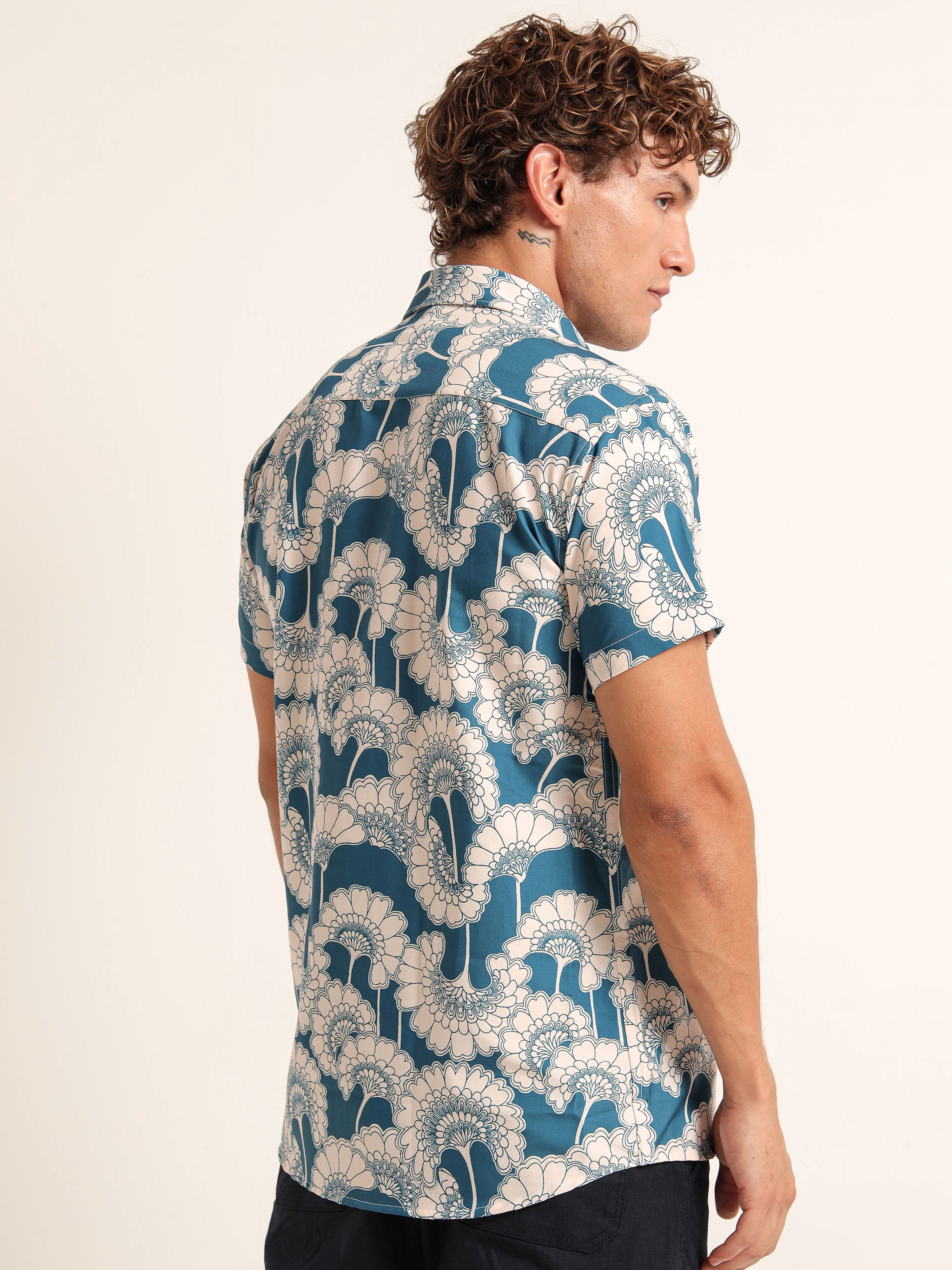 Men's Blue and Off-White Retro Floral Printed Short Sleeve Shirt