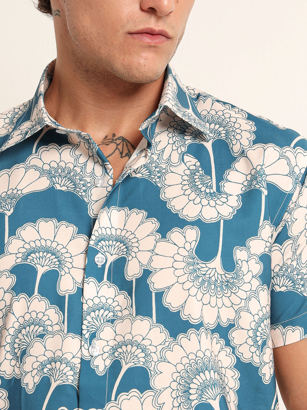 Men's Blue and Off-White Retro Floral Printed Short Sleeve Shirt