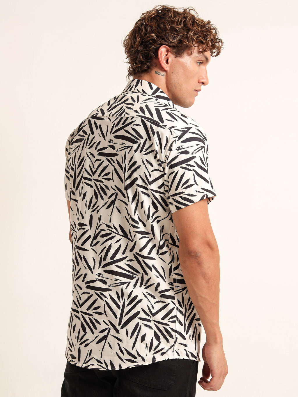 Men's White and Black Brush Stroke Leaf Print Short Sleeve Shirt