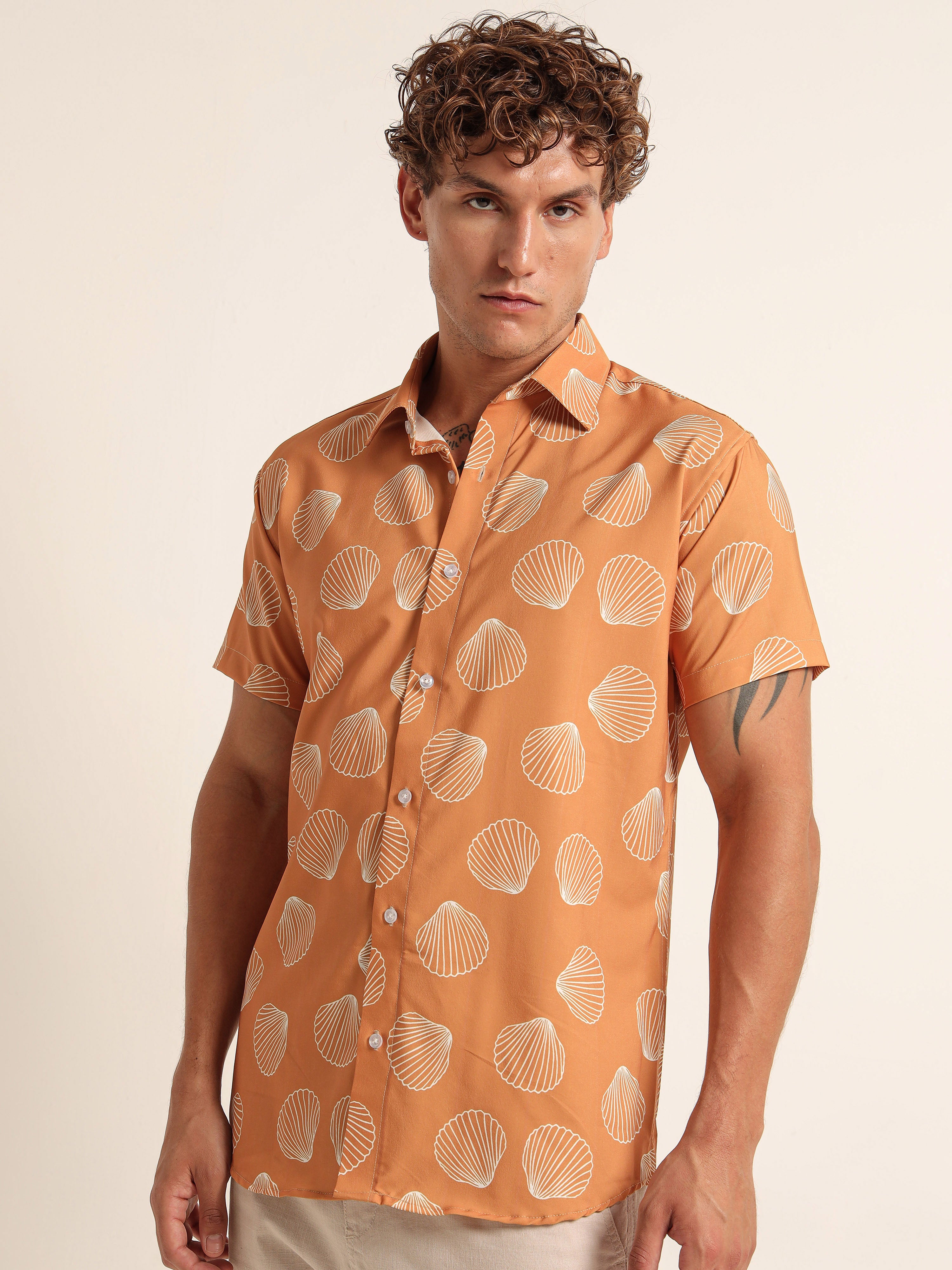 Men's Amber Seashell Print Short Sleeve Shirt