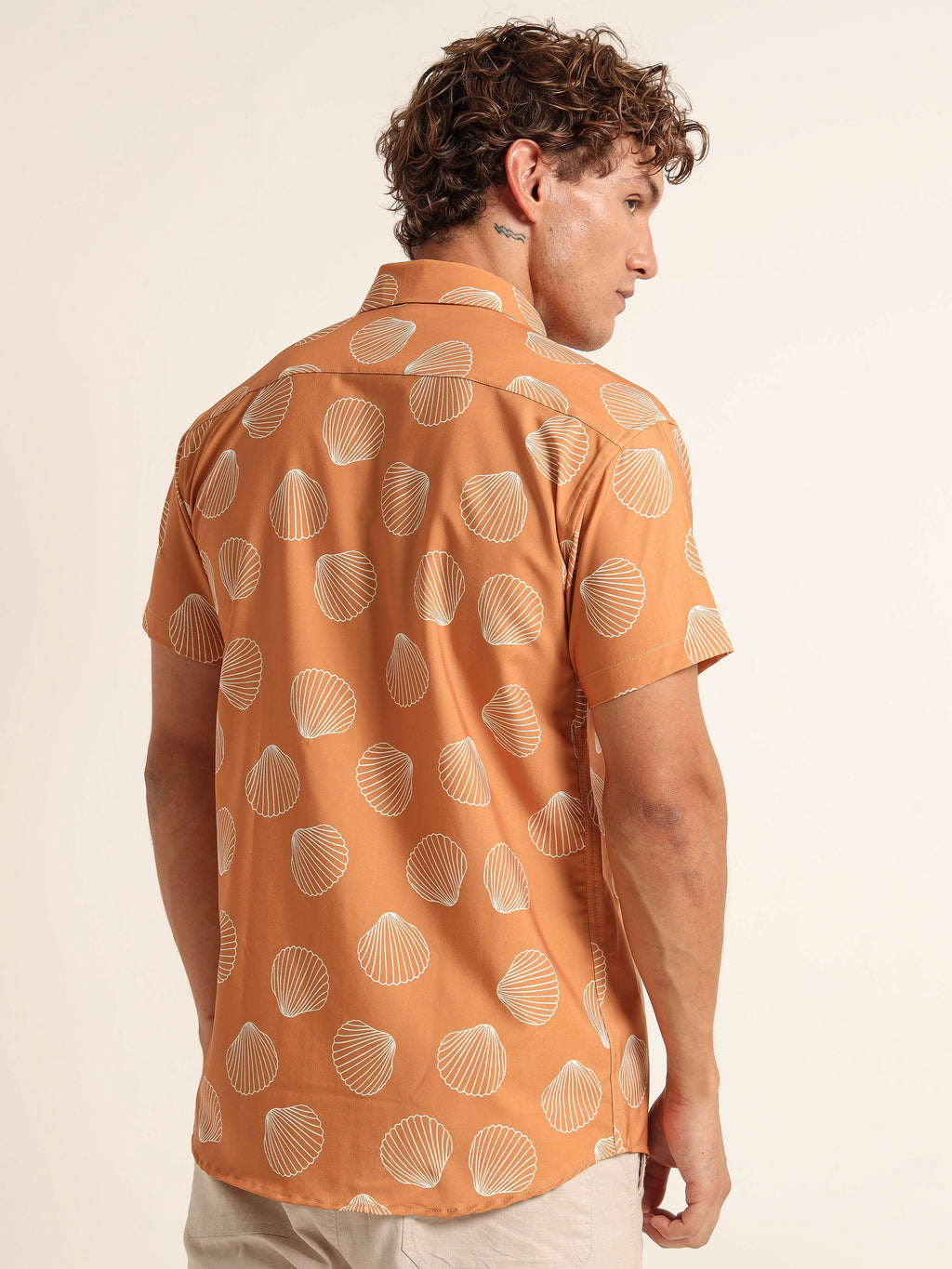 Men's Amber Seashell Print Short Sleeve Shirt
