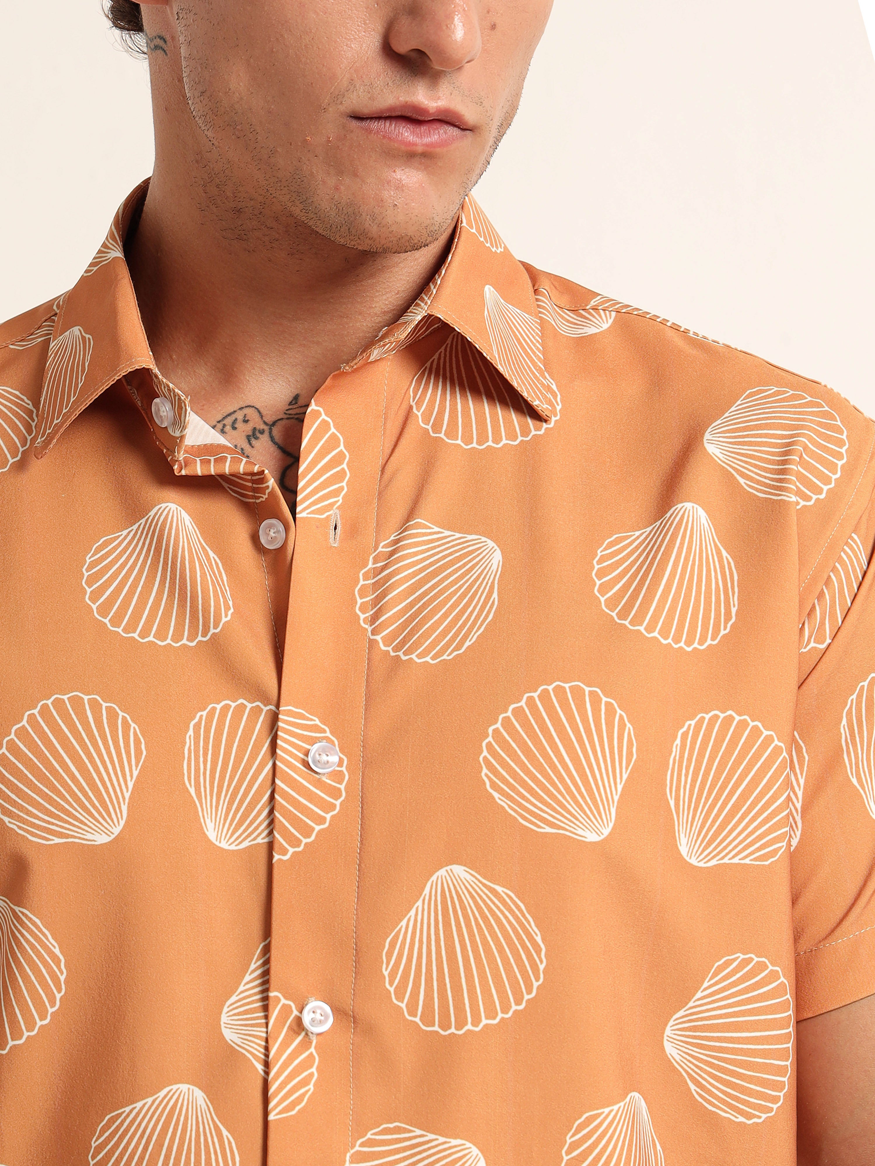 Men's Amber Seashell Print Short Sleeve Shirt