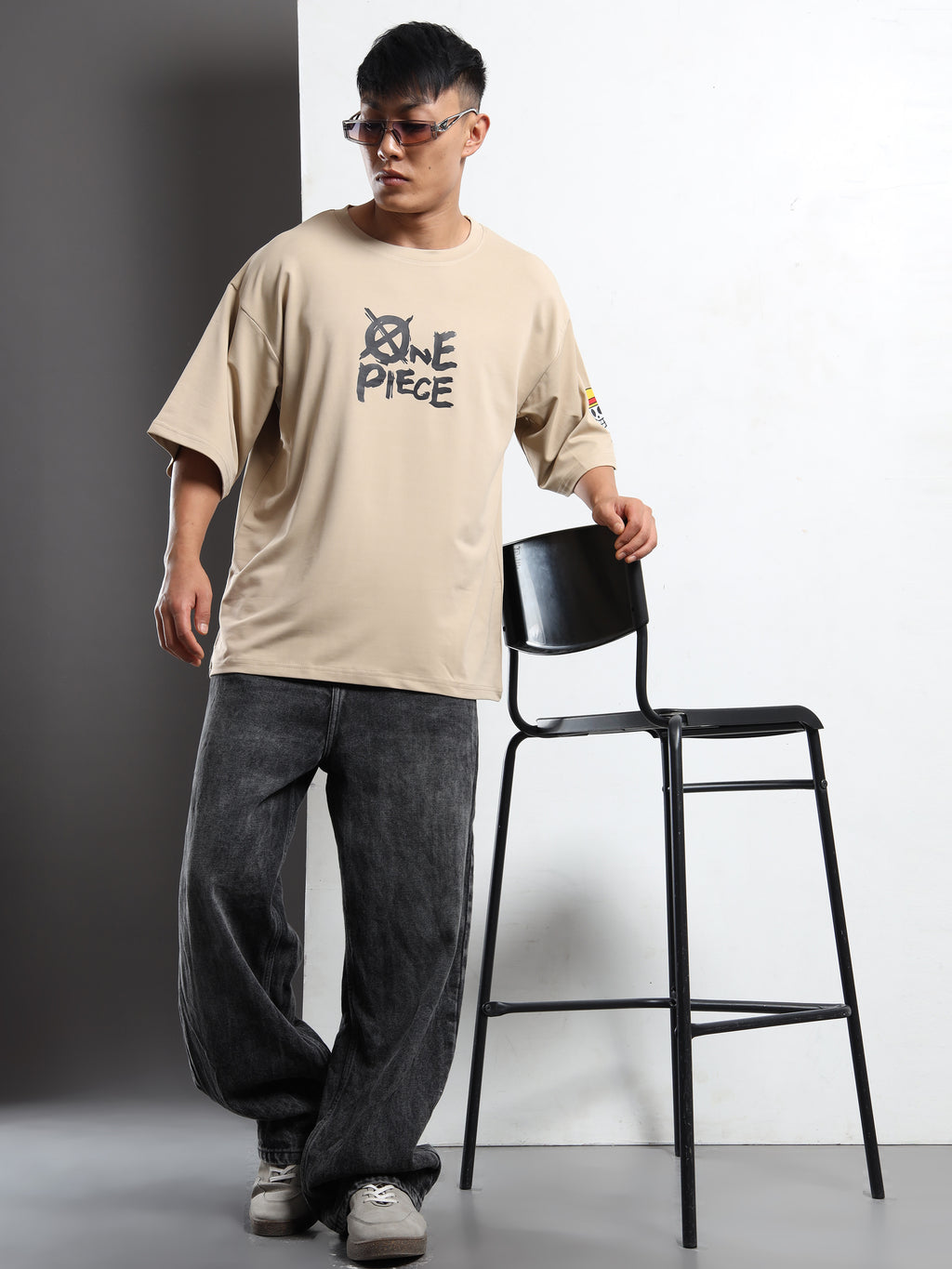 Men's Beige One Piece Straw Hat Arm Oversized T-Shirt