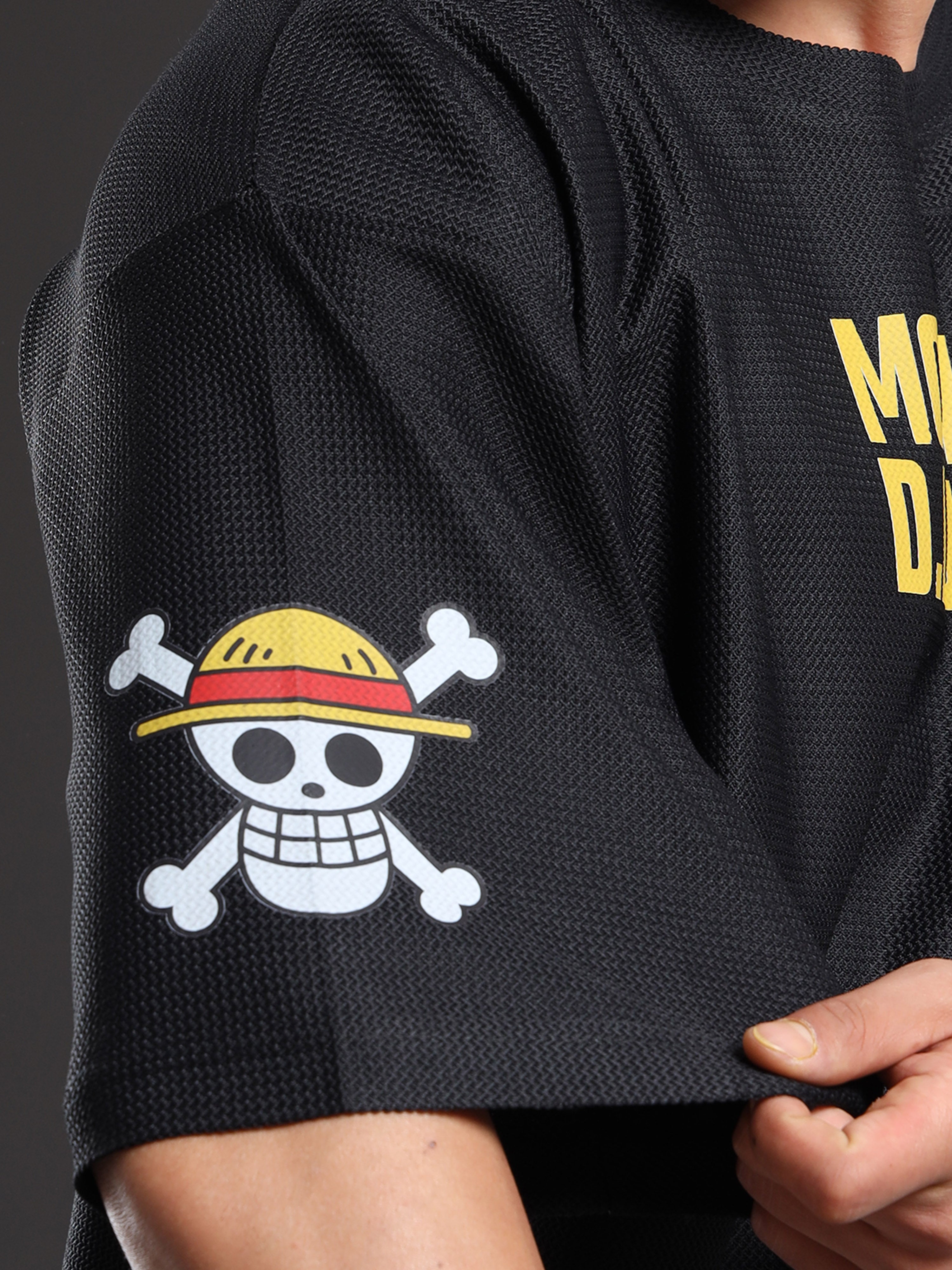 Men Printed Drop-Shoulder Sleeves Applique Oversized T-shirt