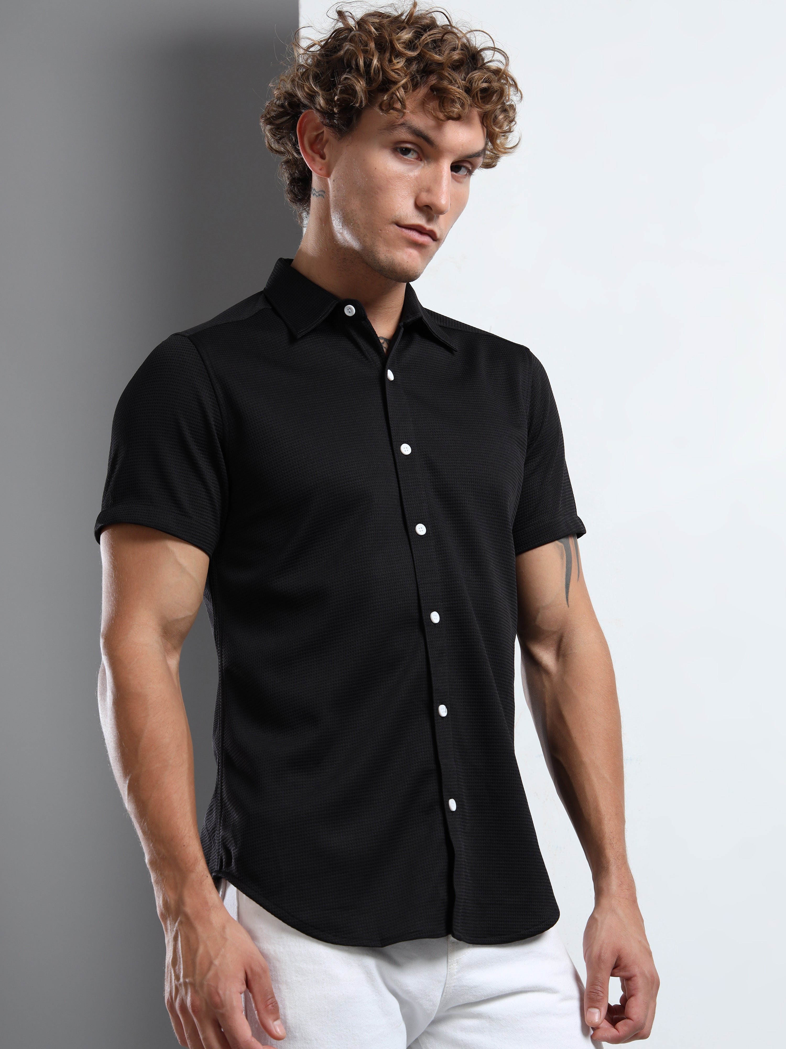 Men's Black Textured Short Sleeve Casual Shirt