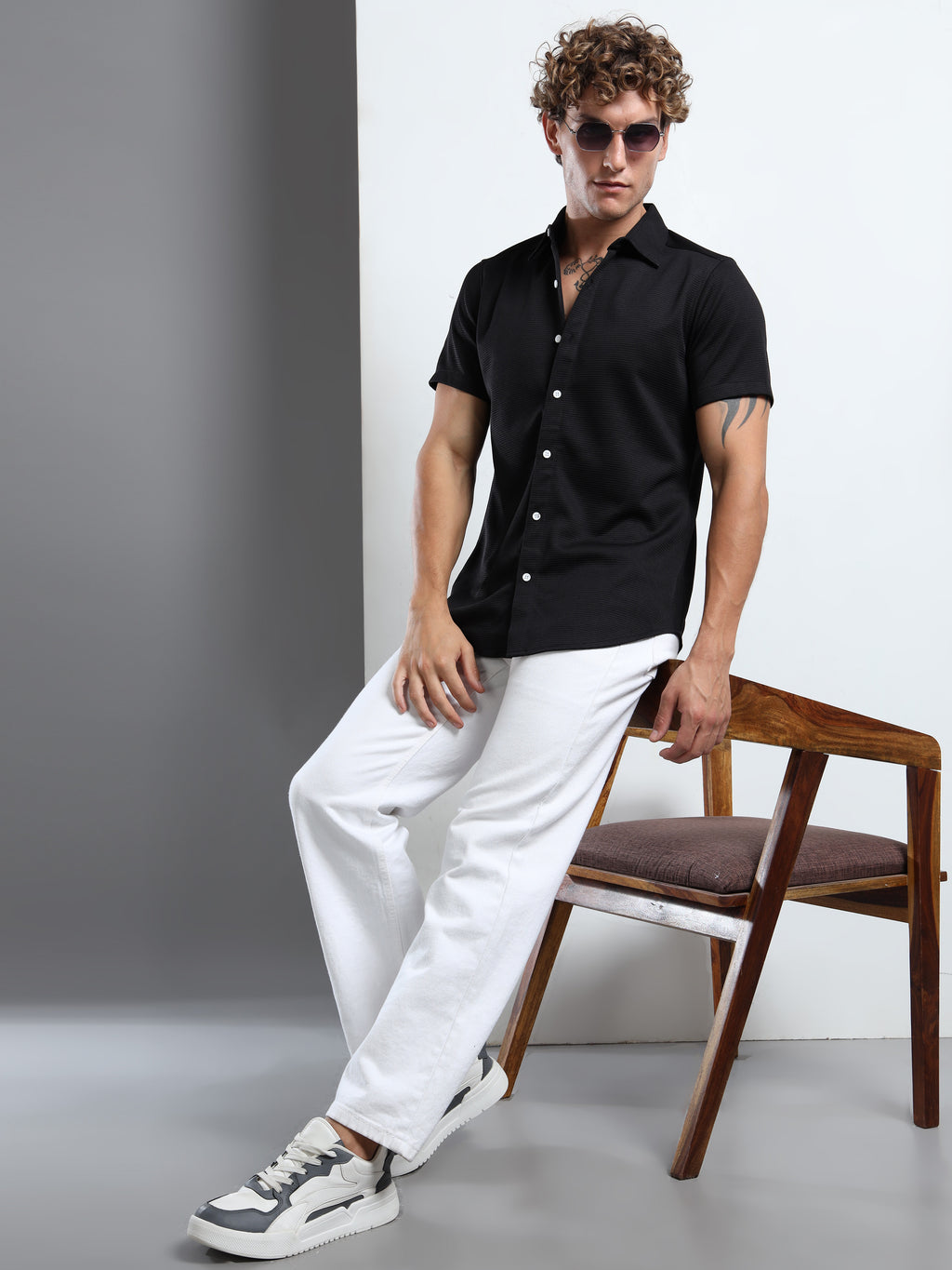 Men's Black Textured Short Sleeve Casual Shirt