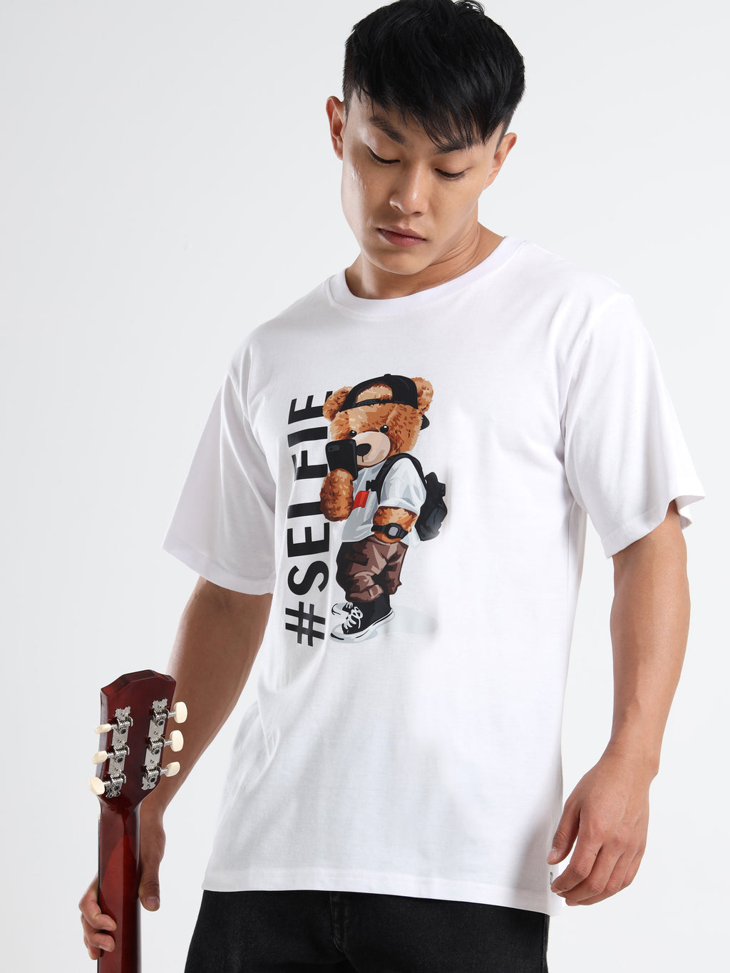 Men's White Street Style Bear Selfie Graphic T-Shirt
