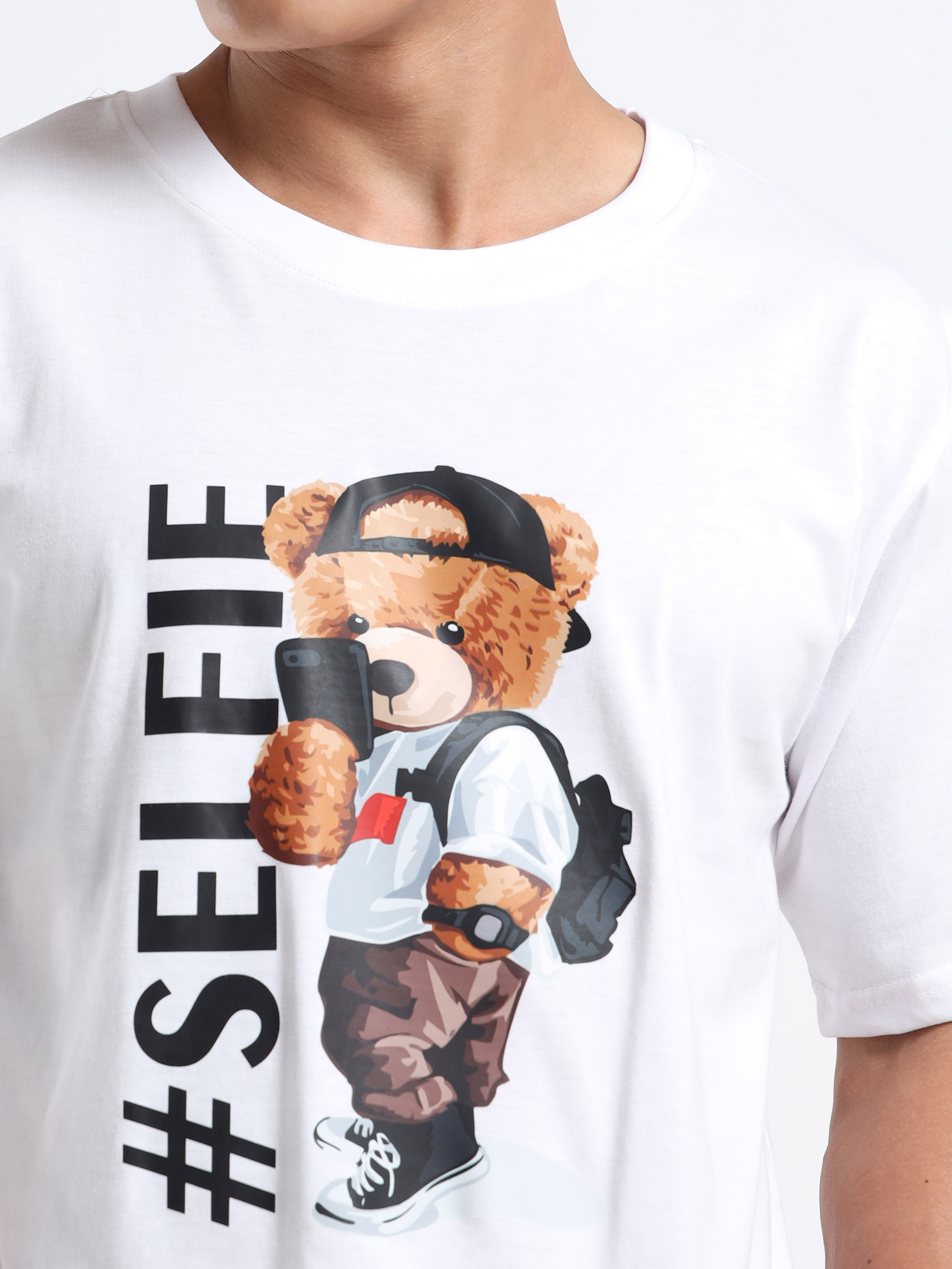 Men's White Street Style Bear Selfie Graphic T-Shirt
