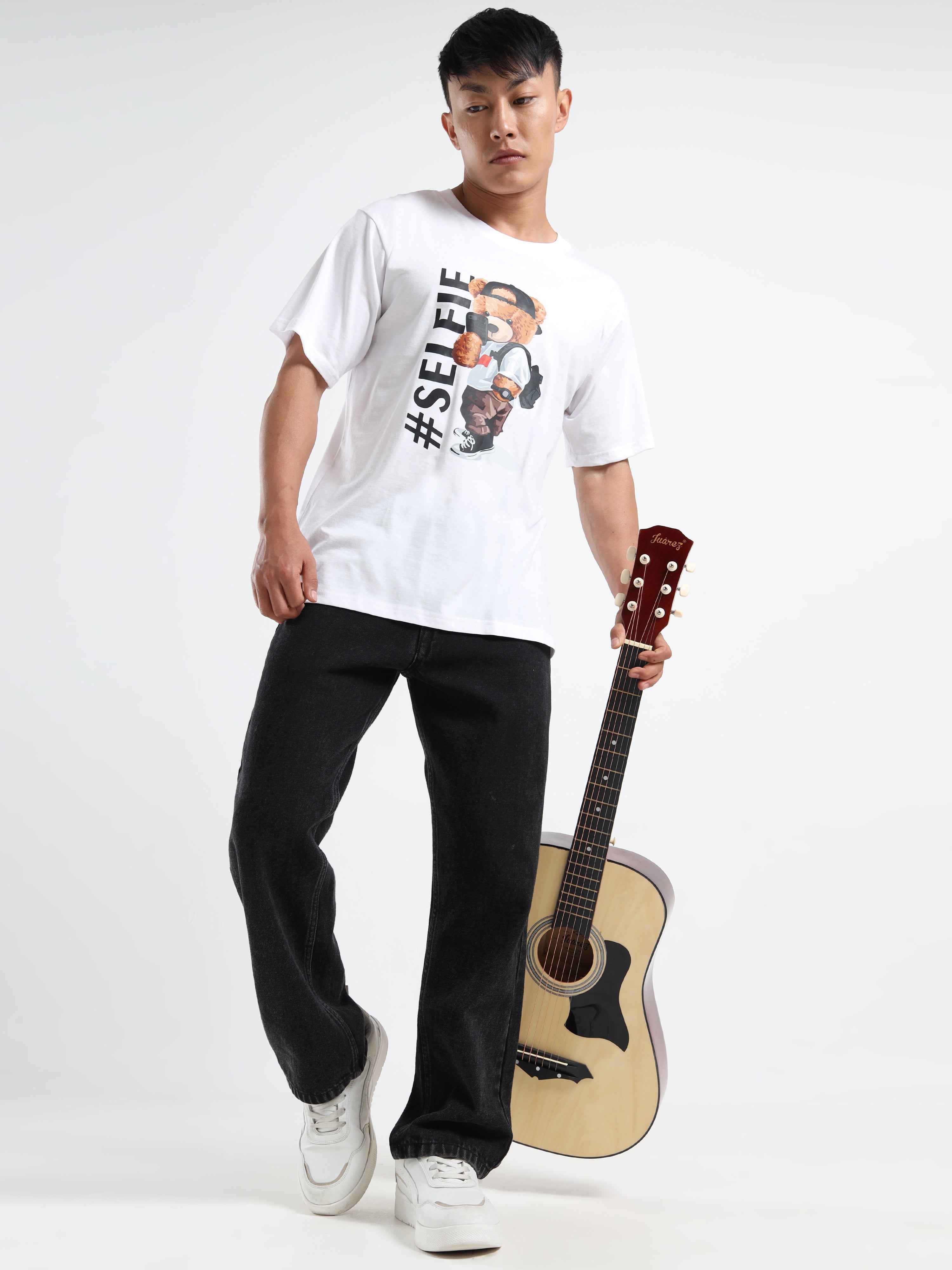Men's White Street Style Bear Selfie Graphic T-Shirt
