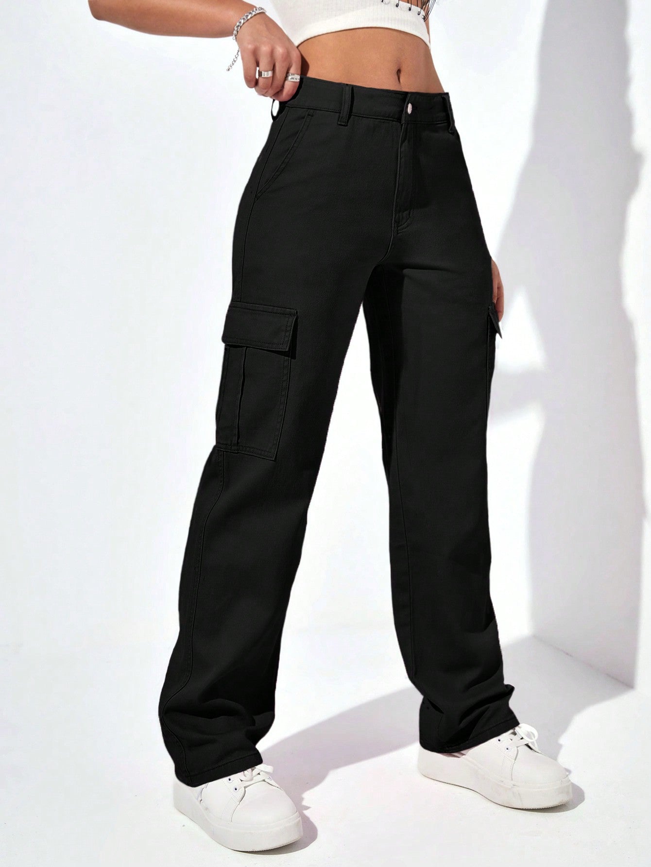 Women Denim Black 6 Pocket Cargo Mid-Rise Jeans