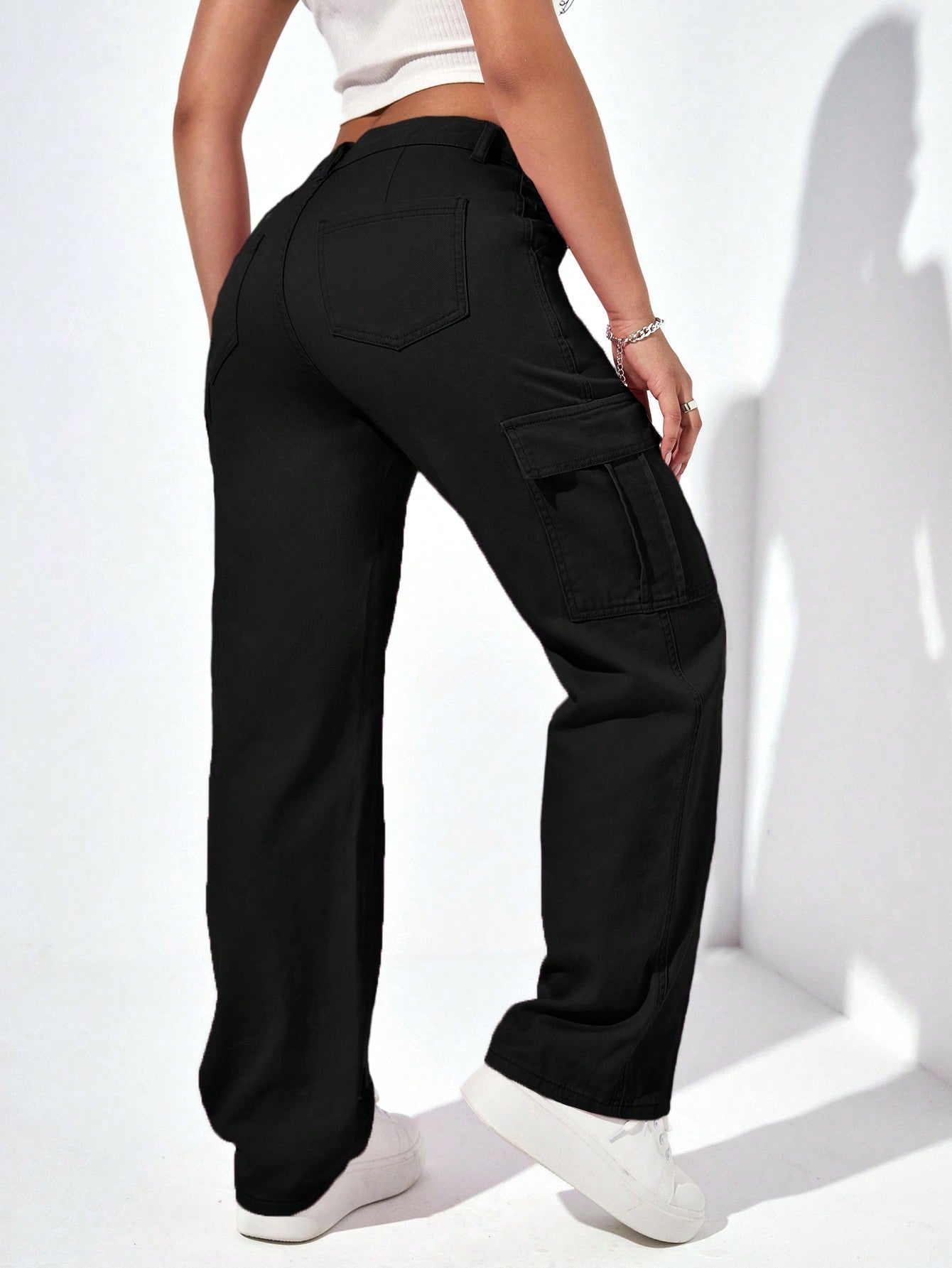 Women Denim Black 6 Pocket Cargo Mid-Rise Jeans