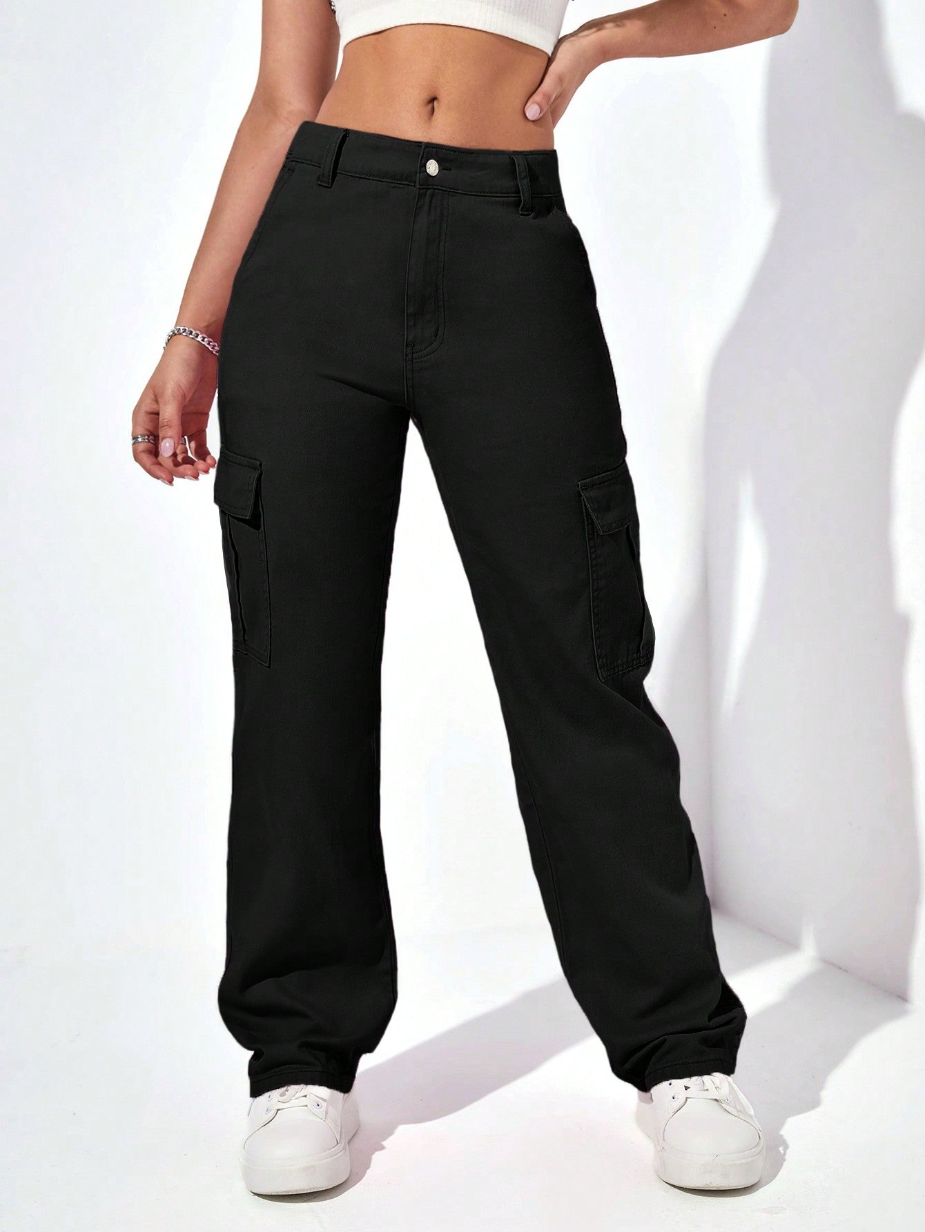 Women Denim Black 6 Pocket Cargo Mid-Rise Jeans