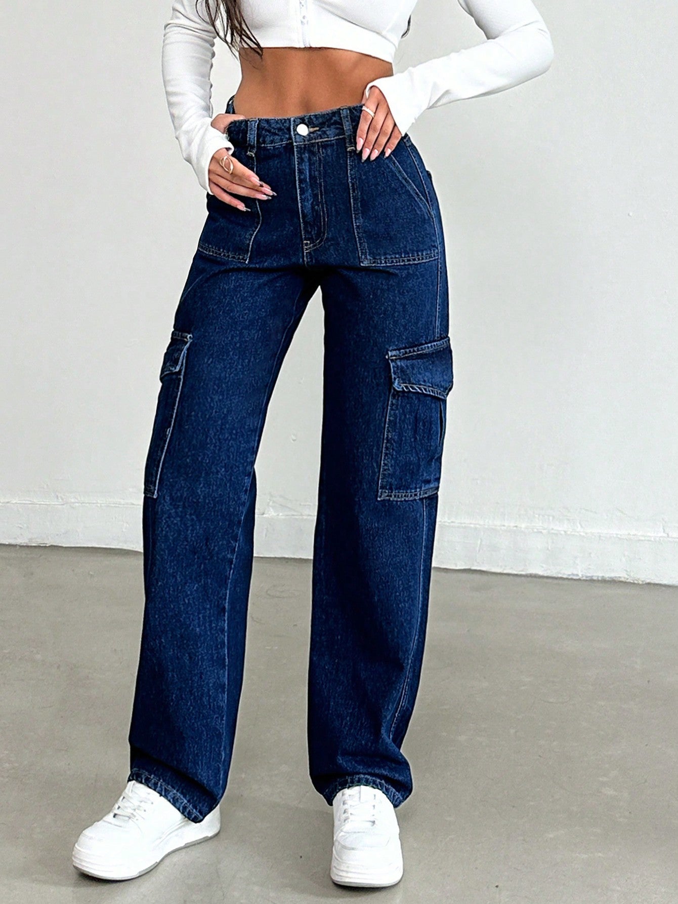 Women Lightly Washed Dark Blue Cargo Mid-Rise Jeans