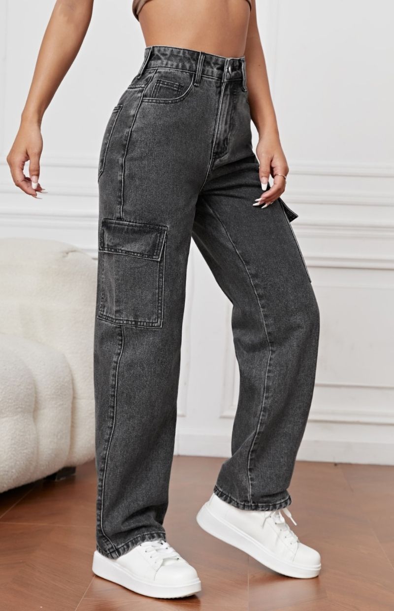 Women Straight Fit Mid-Rise Cargo Black Jeans