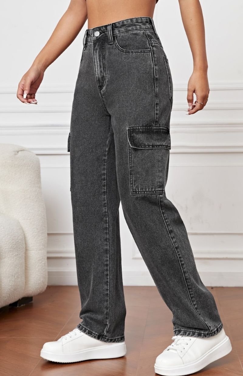 Women Straight Fit Mid-Rise Cargo Black Jeans