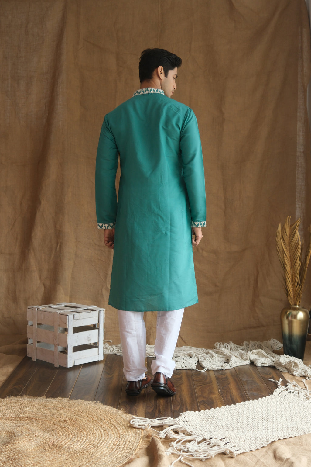 Men's Rama Leheriya Embroidered Sequined Cotton Silk Kurta