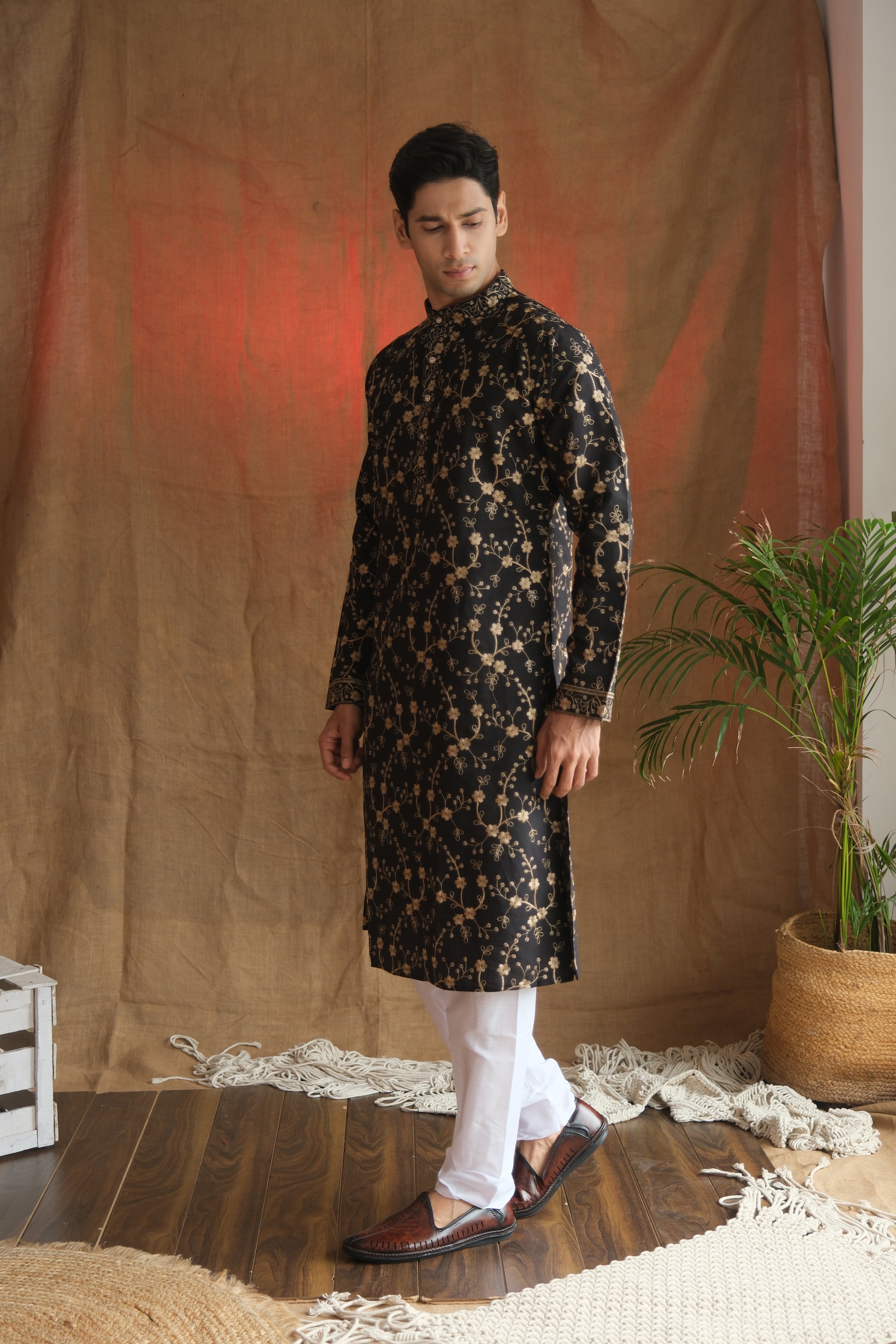 Men's Black All-Over Threadwork Embroidered Kurta
