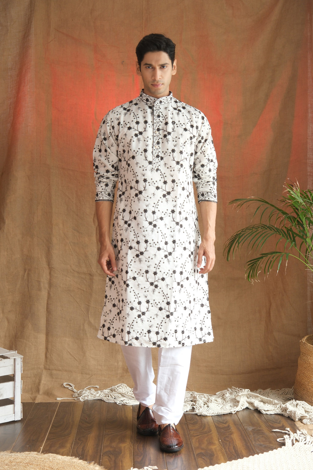 Men's Off White All-Over Threadwork Embroidered Kurta