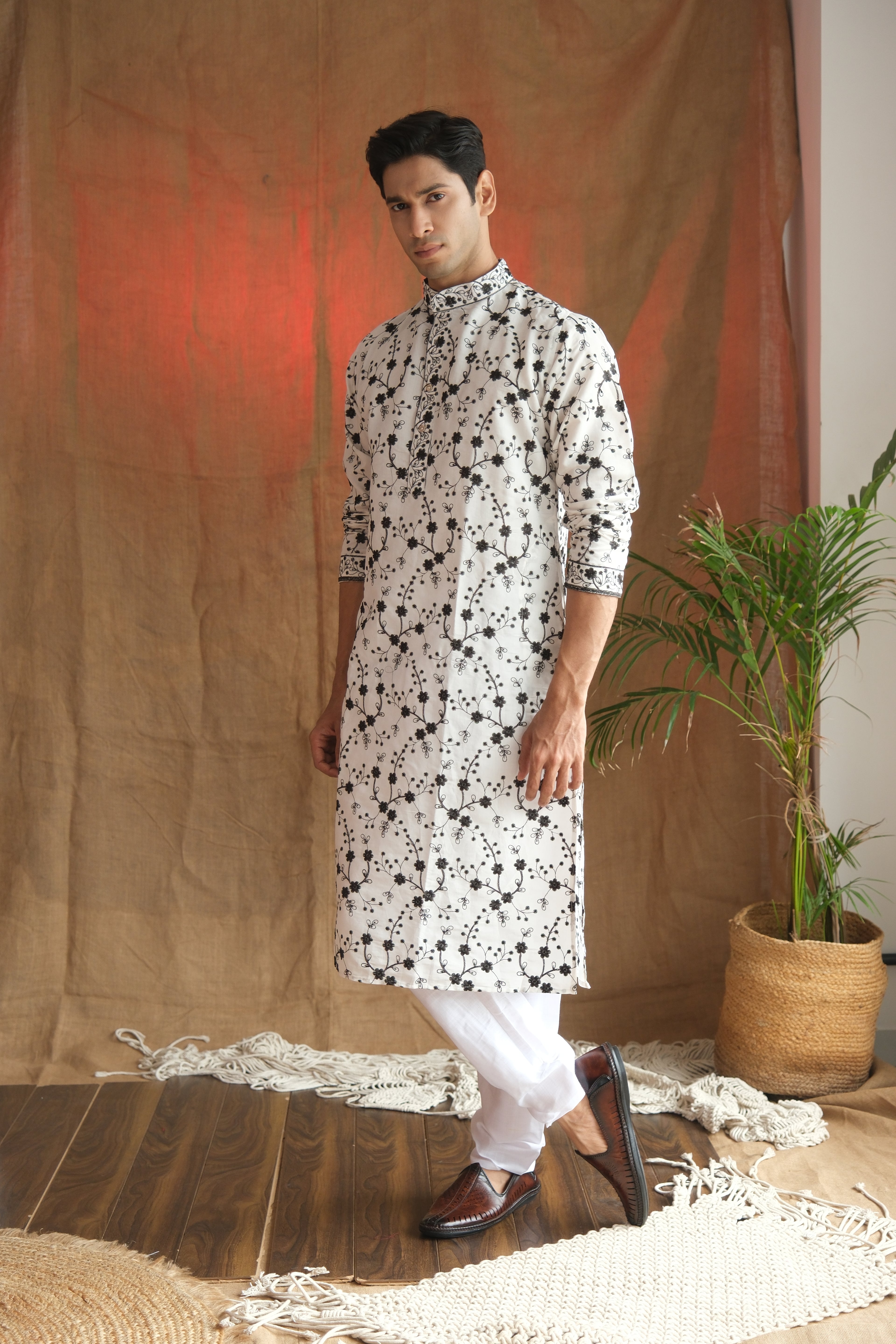 Men's Off White All-Over Threadwork Embroidered Kurta