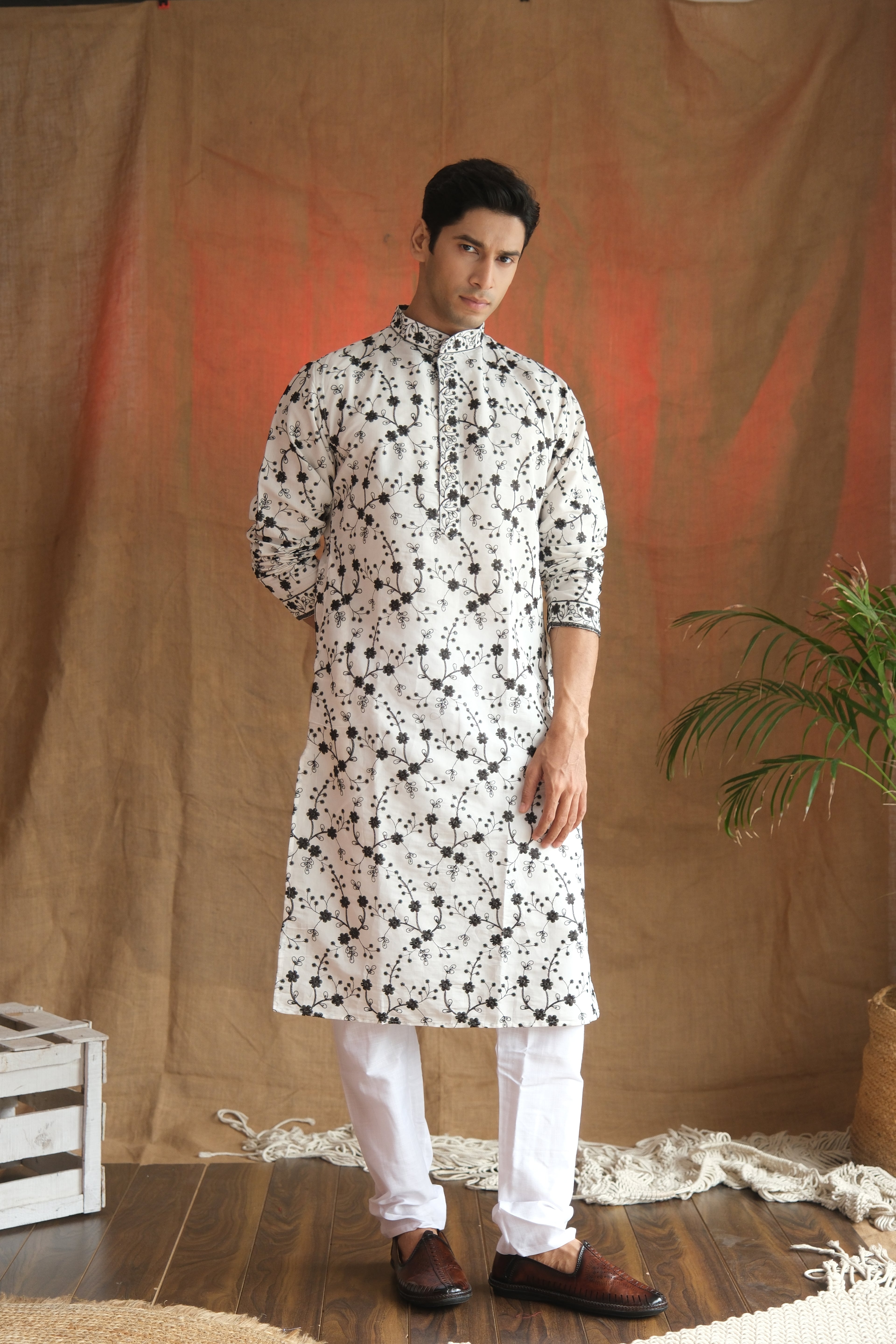 Men's Off White All-Over Threadwork Embroidered Kurta