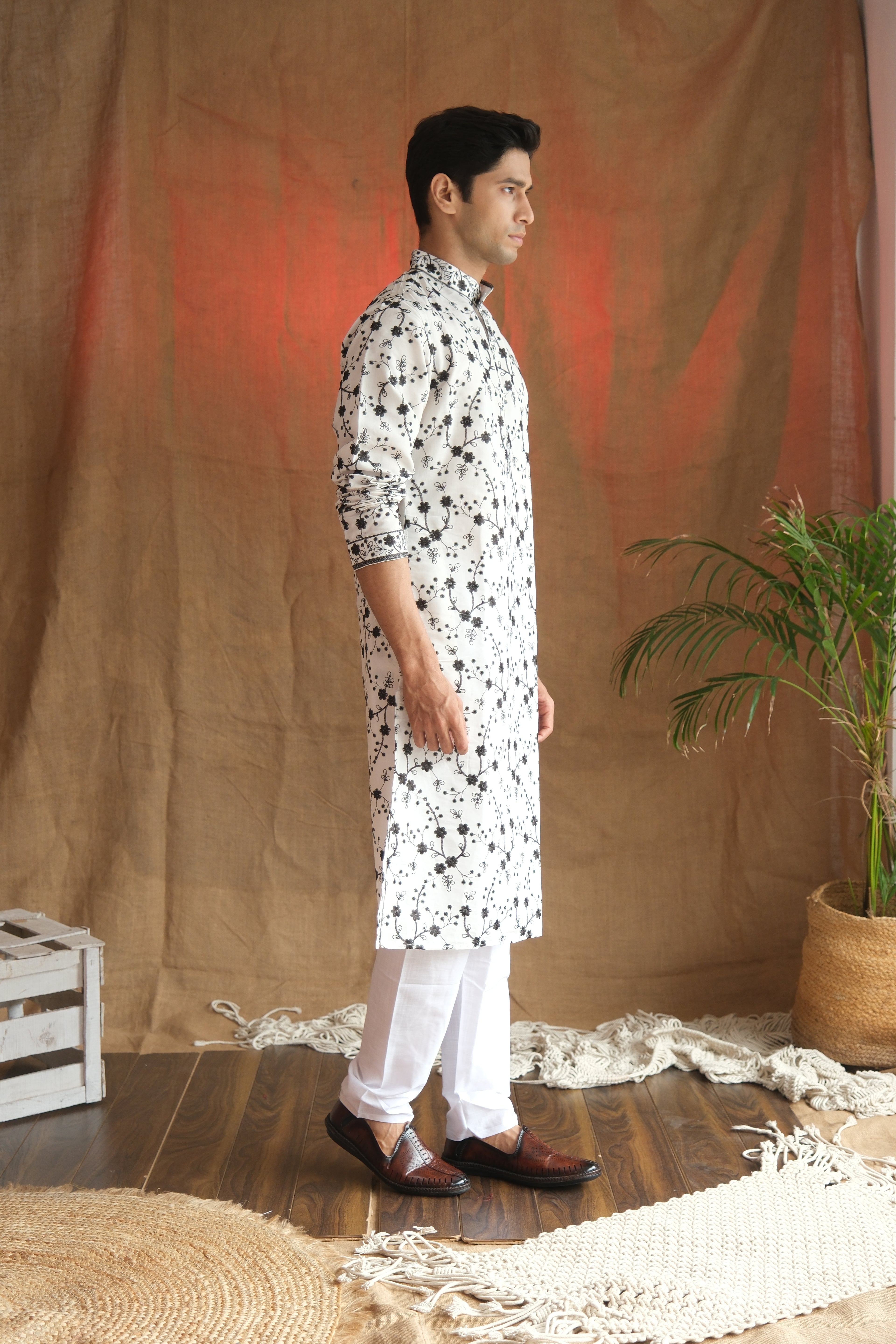 Men's Off White All-Over Threadwork Embroidered Kurta