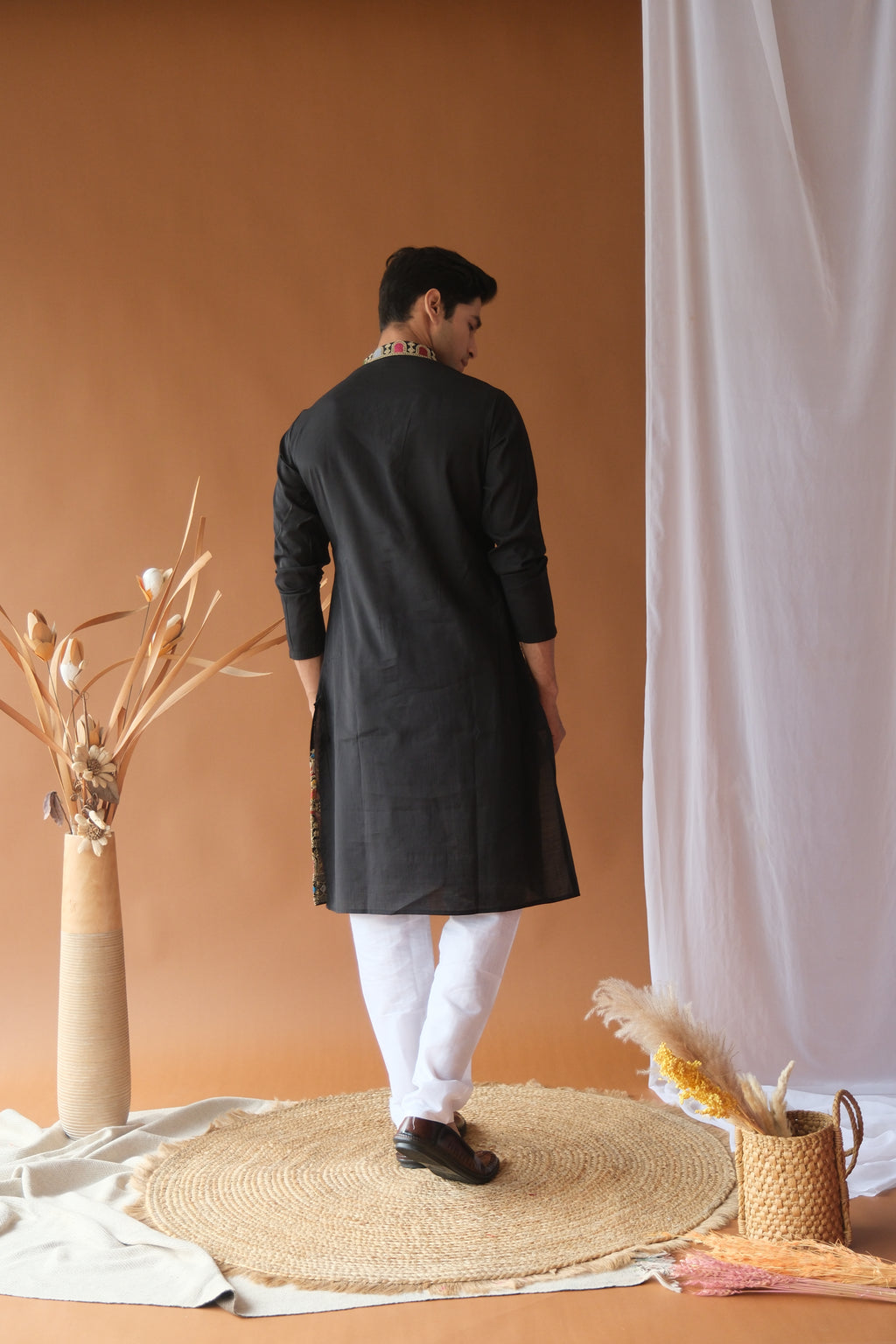 Men's Z Black Dori Daman Embroidered Kurta